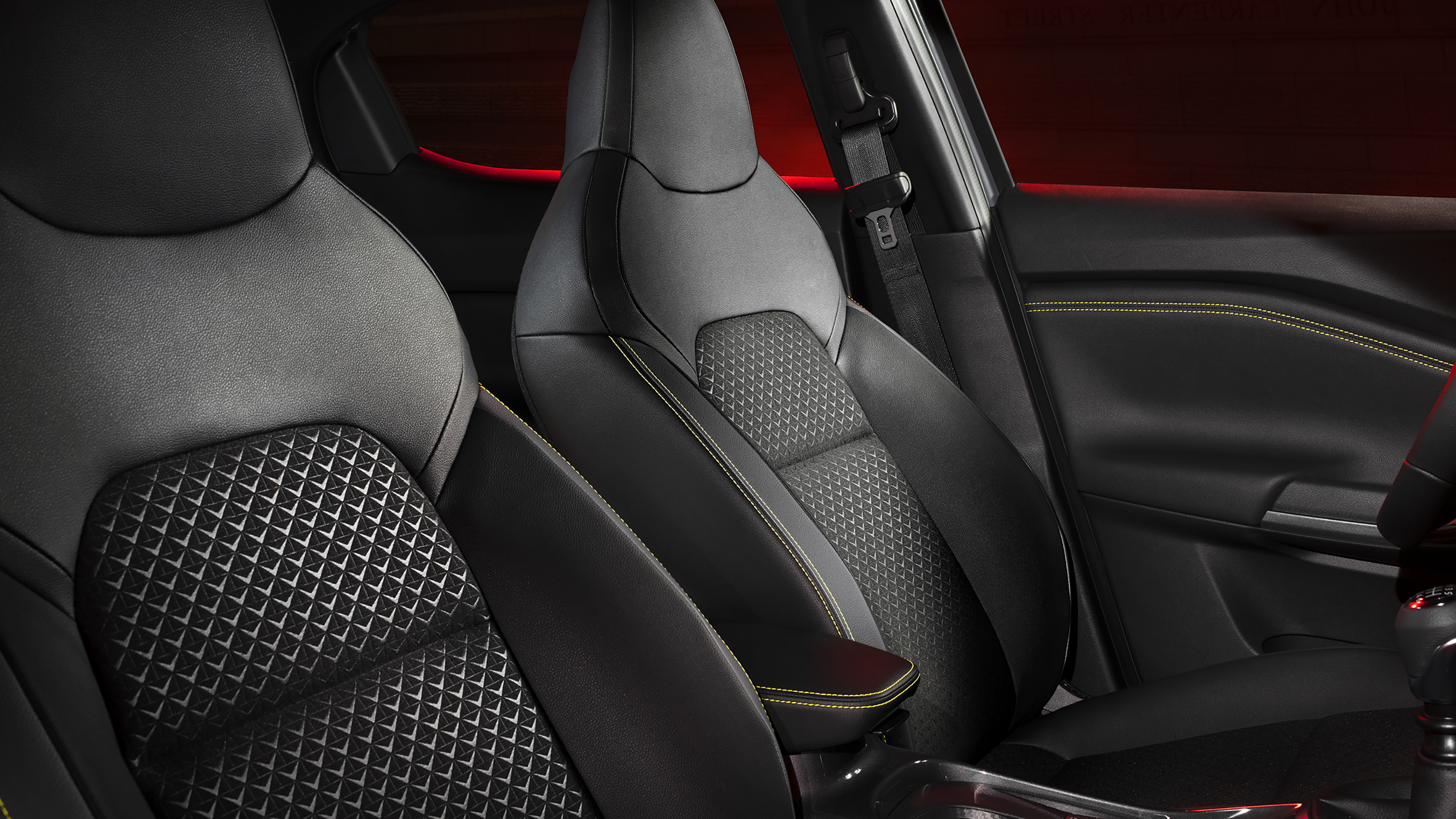 Nissan Juke Kiiro - seats