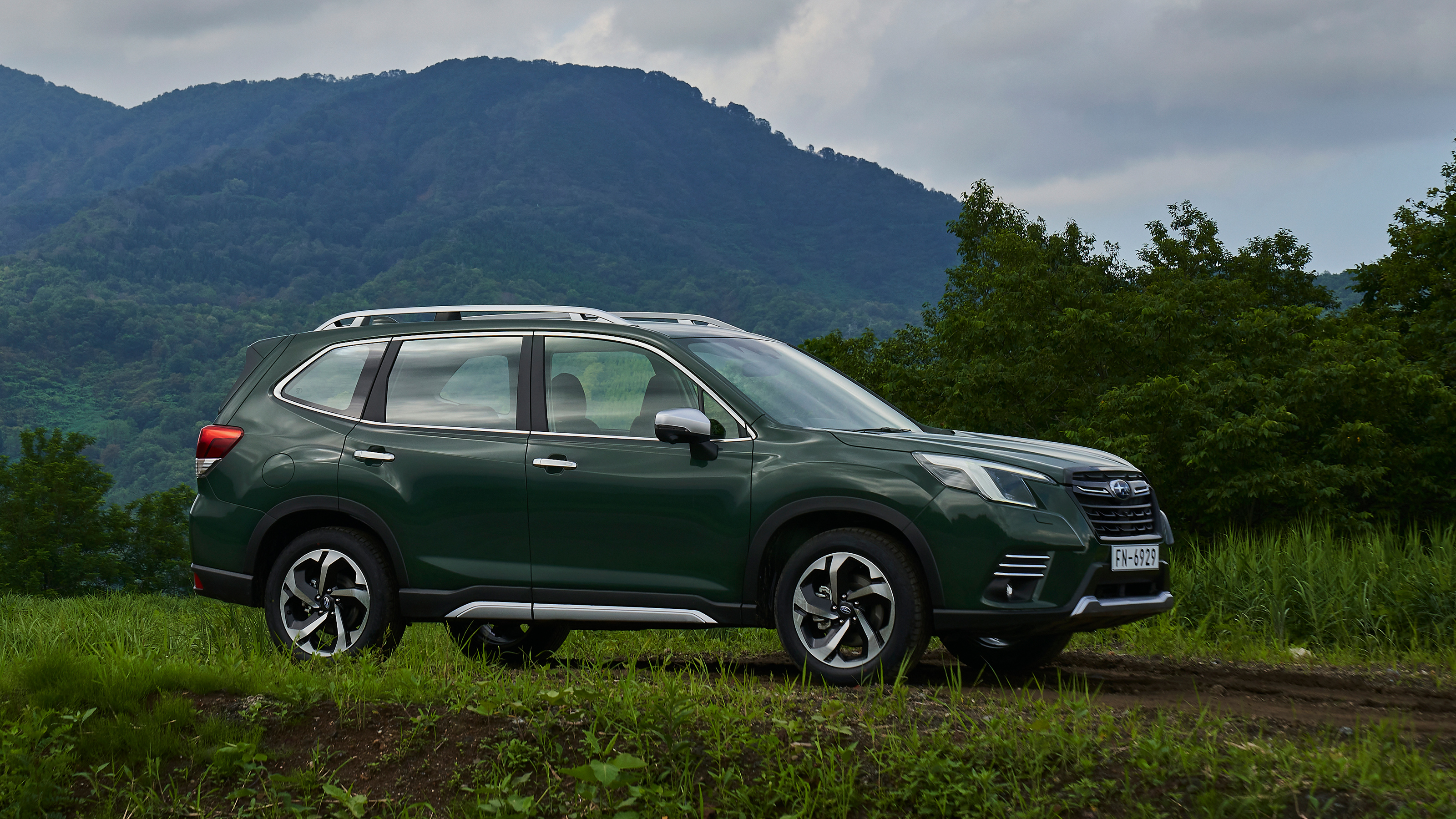 Subaru Forester e-Boxer - front