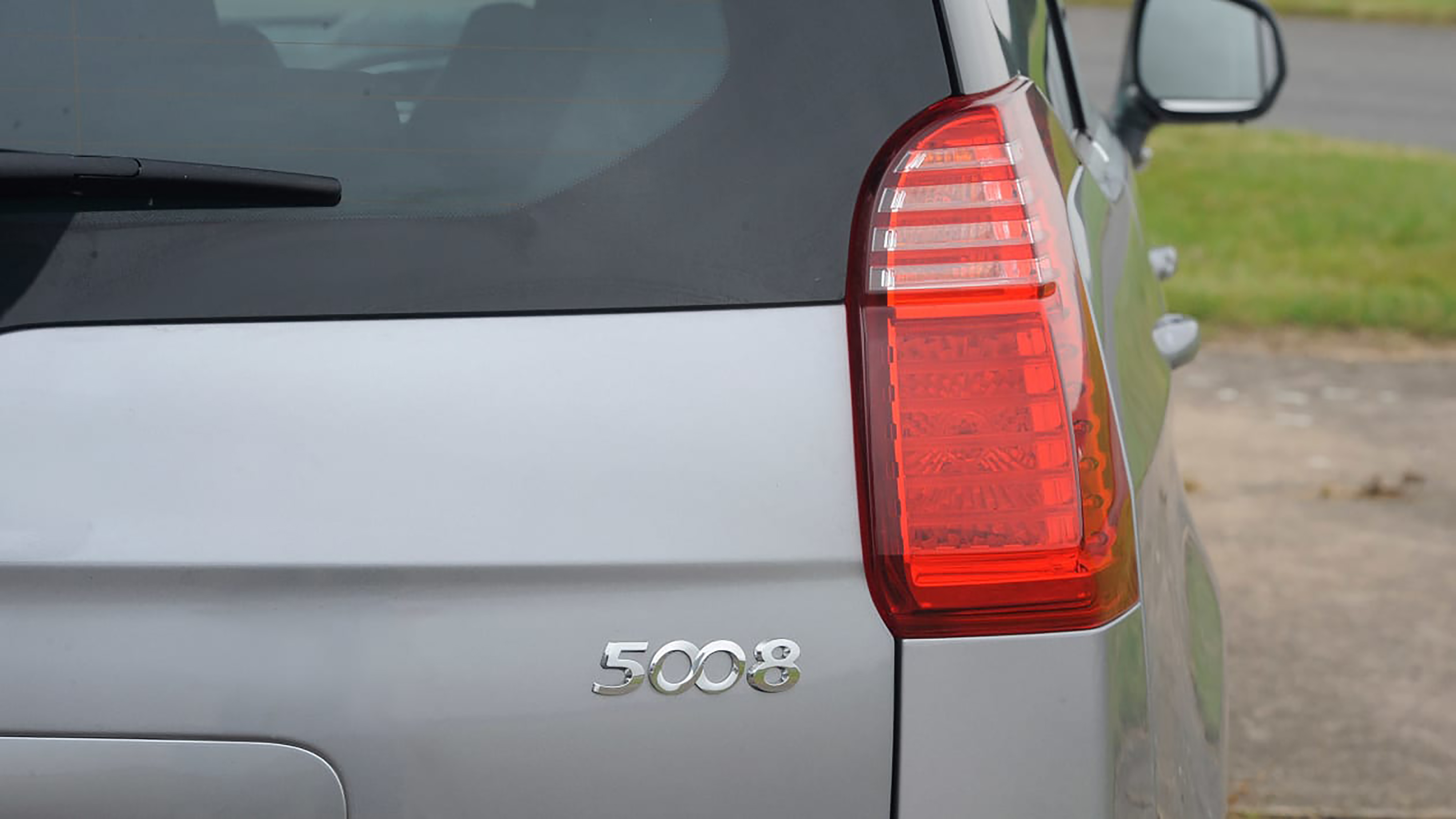 Used Peugeot 5008 Mk1 - rear light