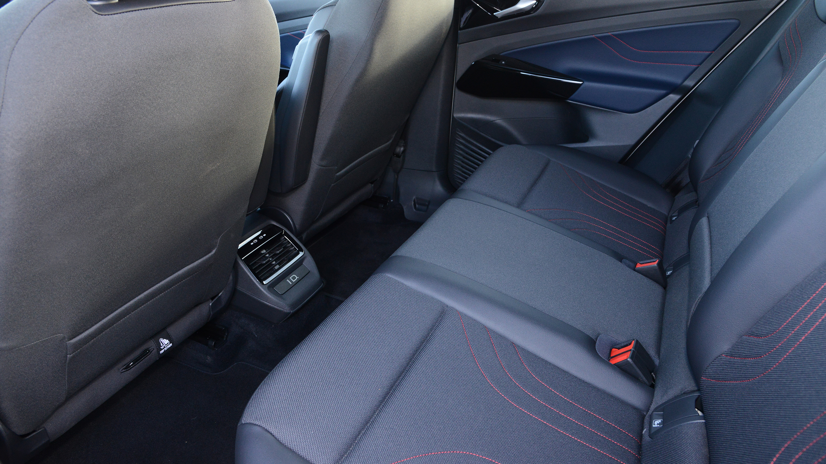 Volkswagen ID.4 GTX - rear seats