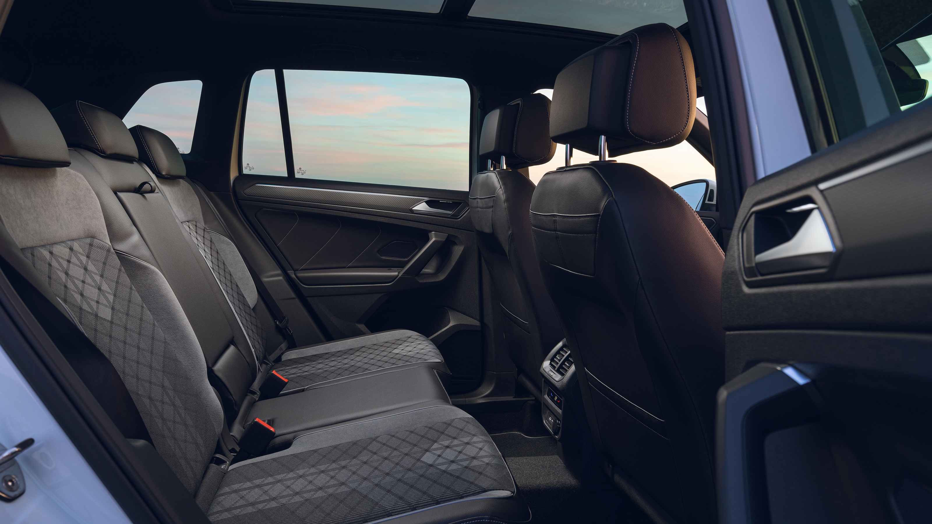 Volkswagen Tiguan eHybrid - rear seats