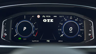 Volkswagen Tiguan eHybrid - dials