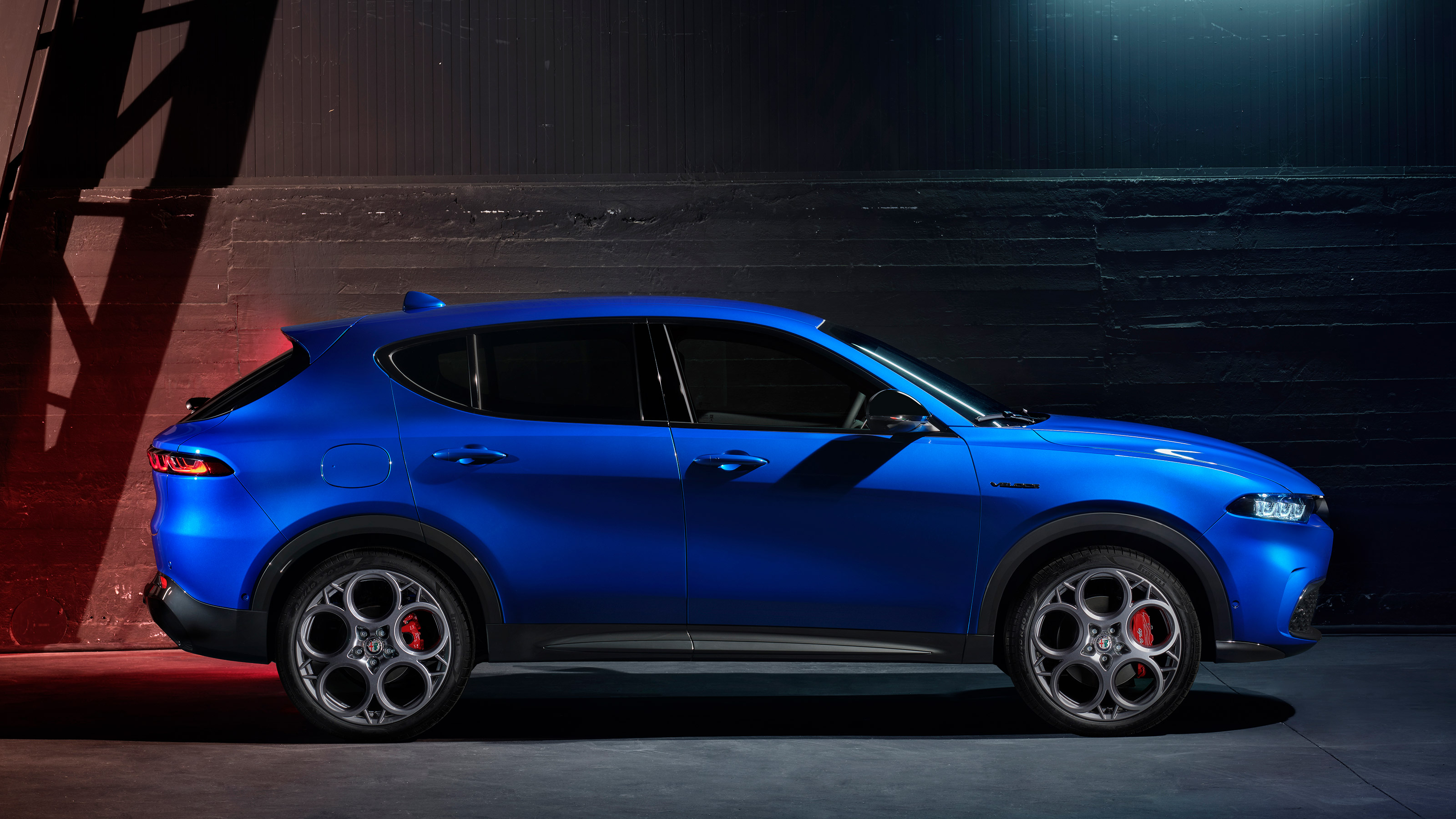 Alfa Romeo Tonale - side