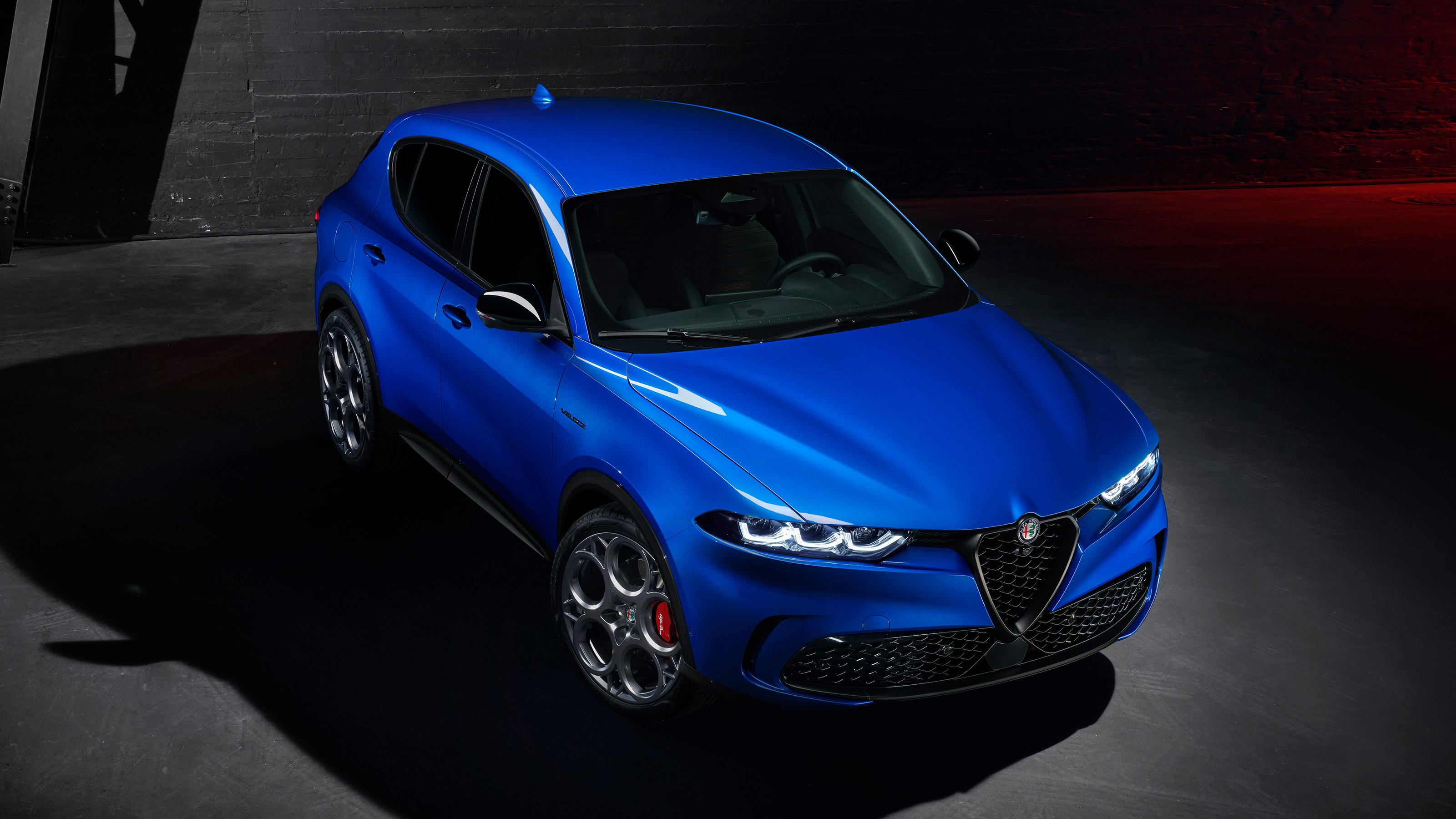Alfa Romeo Tonale - above