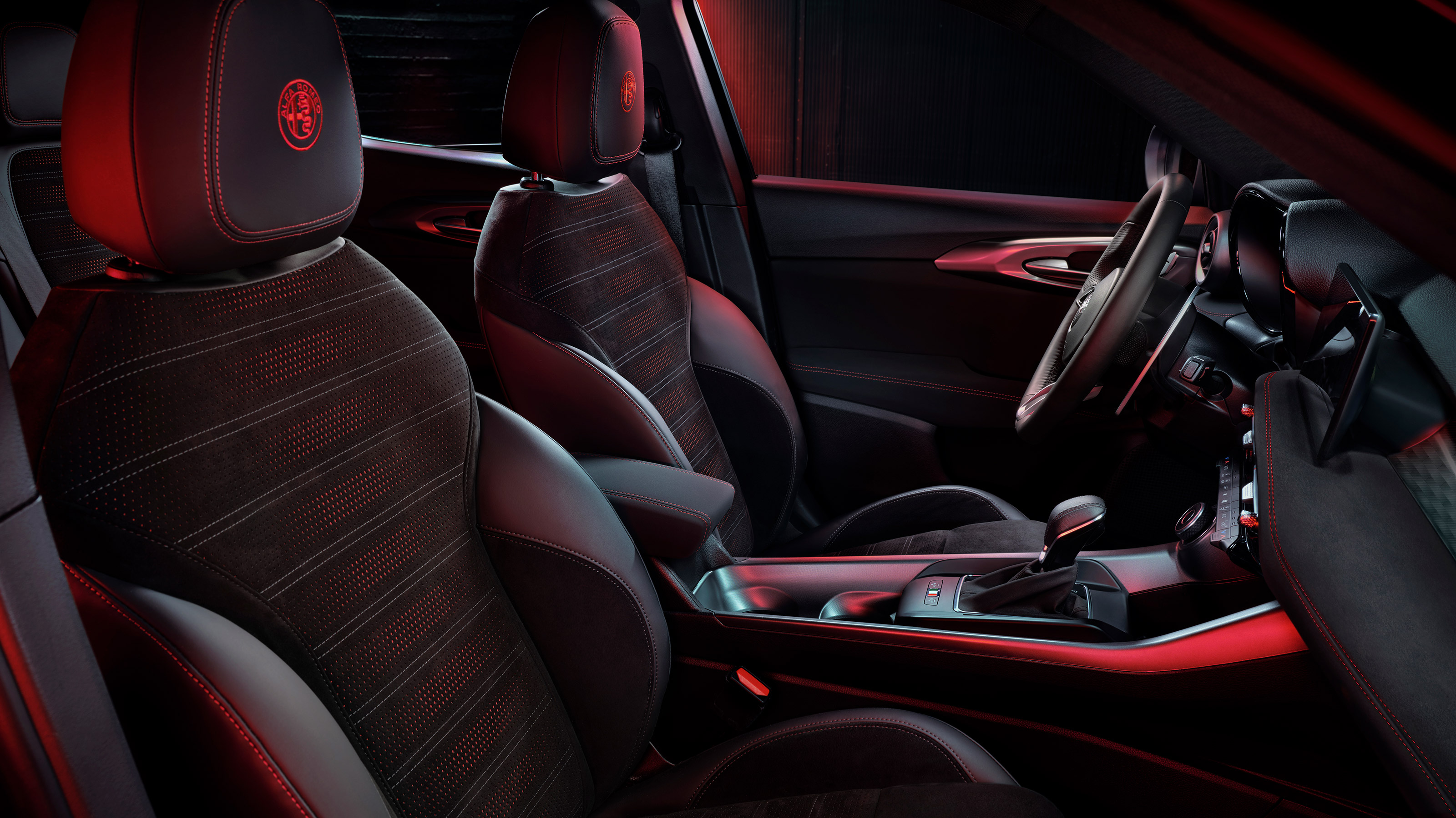 Alfa Romeo Tonale - front seats