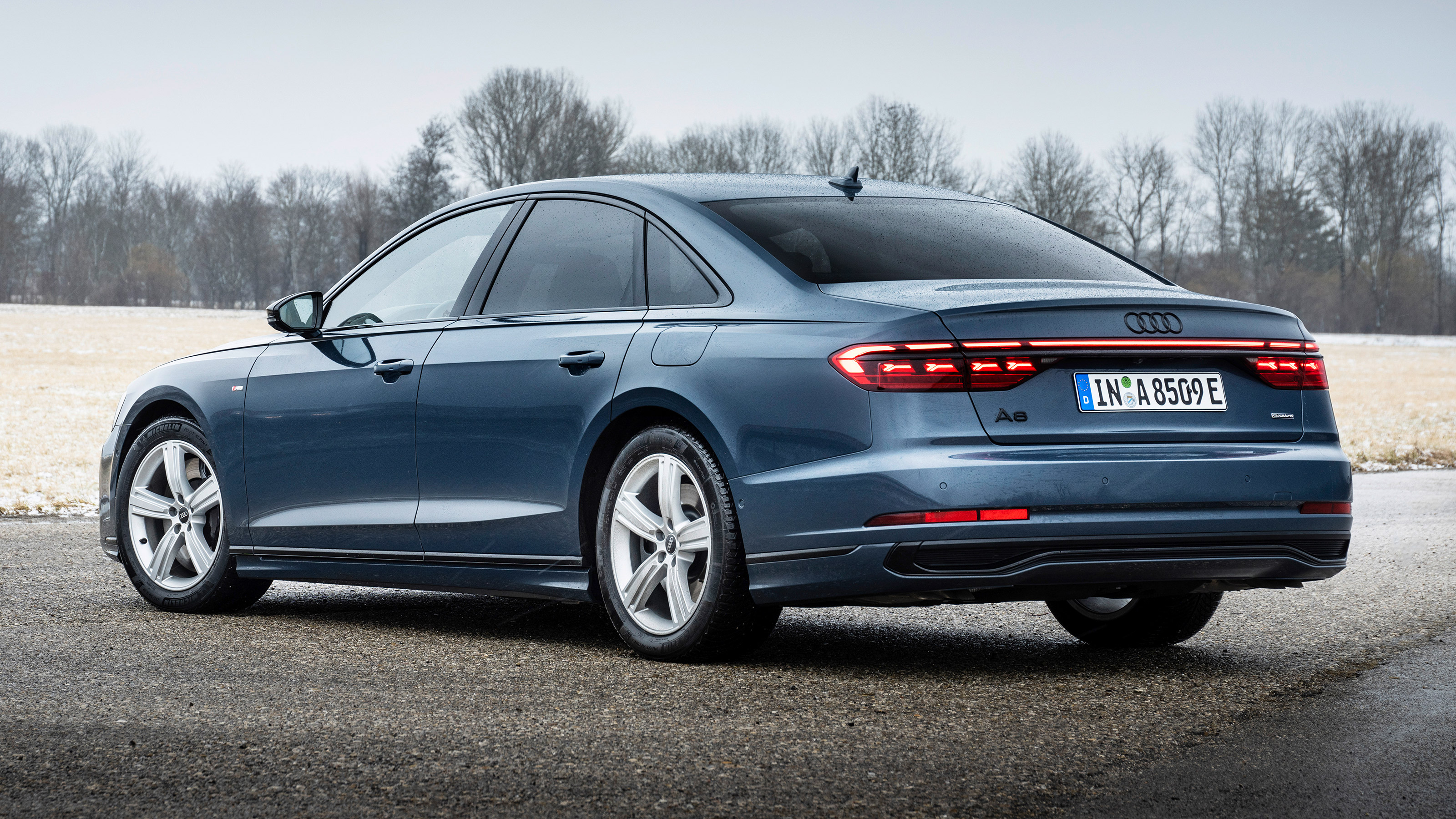 Audi A8 60 TFSI e - rear static
