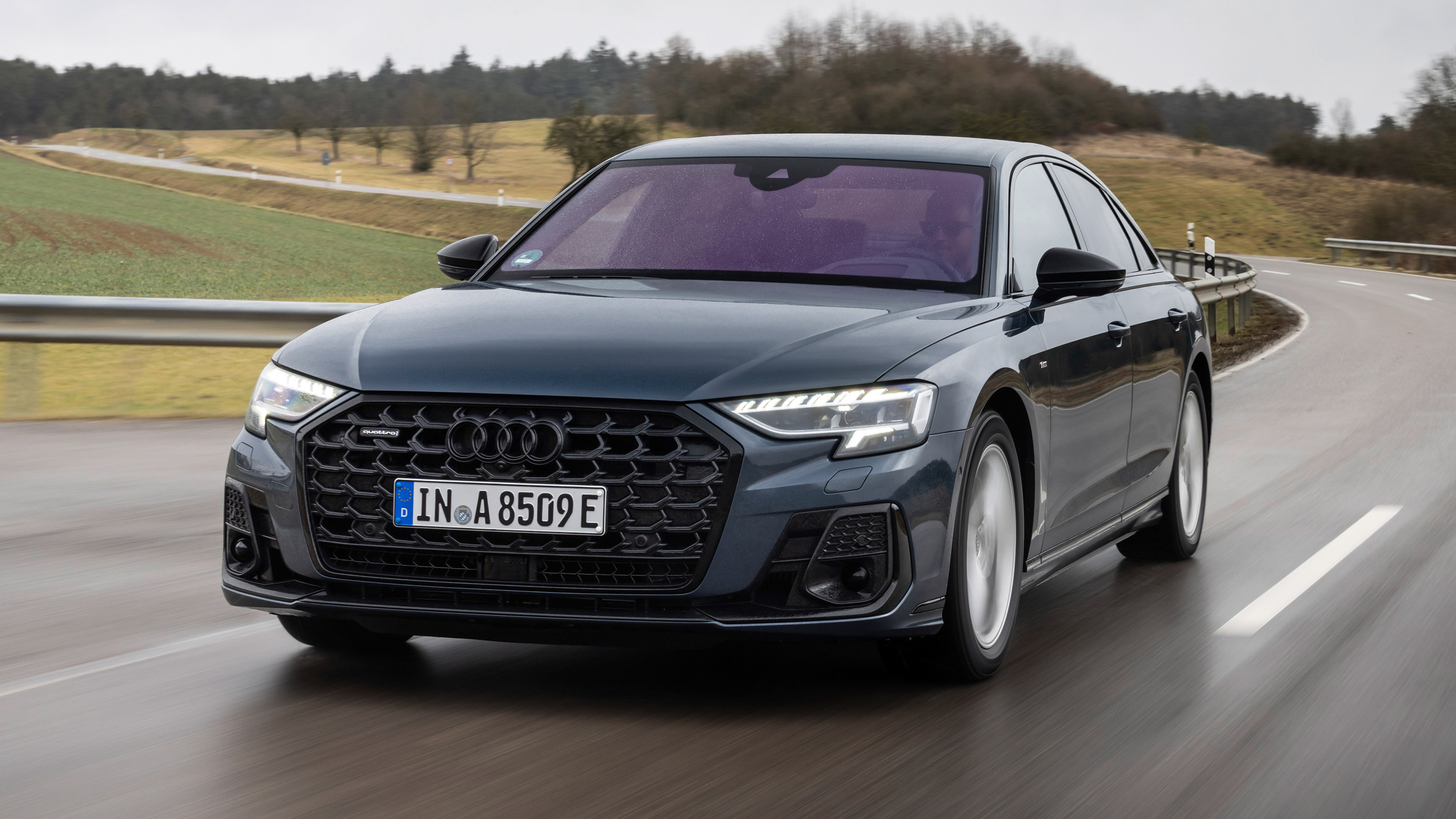Audi A8 60 TFSI e - front tracking