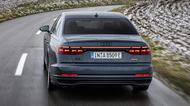 Audi A8 60 TFSI e - rear tracking