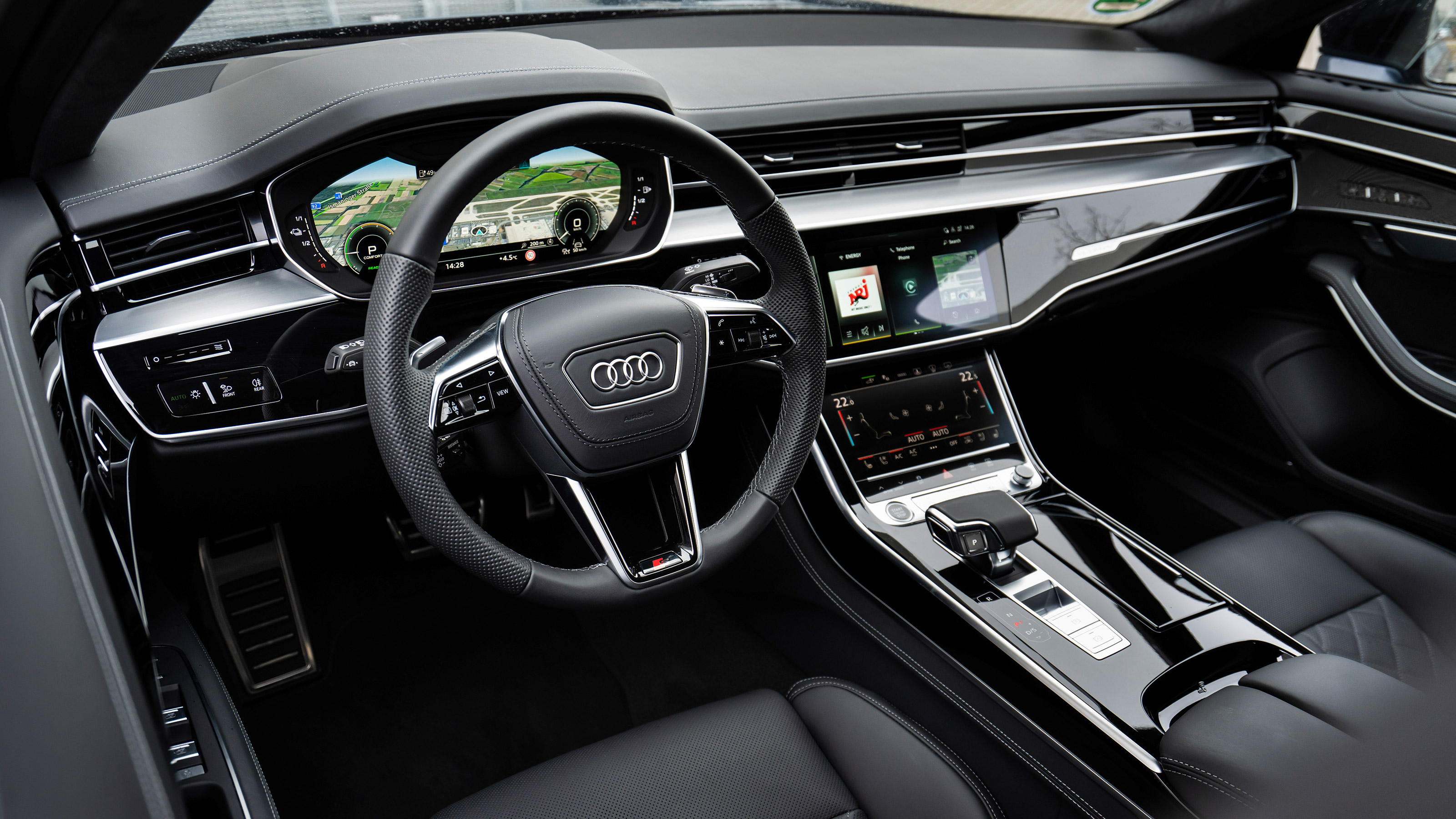 Audi A8 60 TFSI e - dash