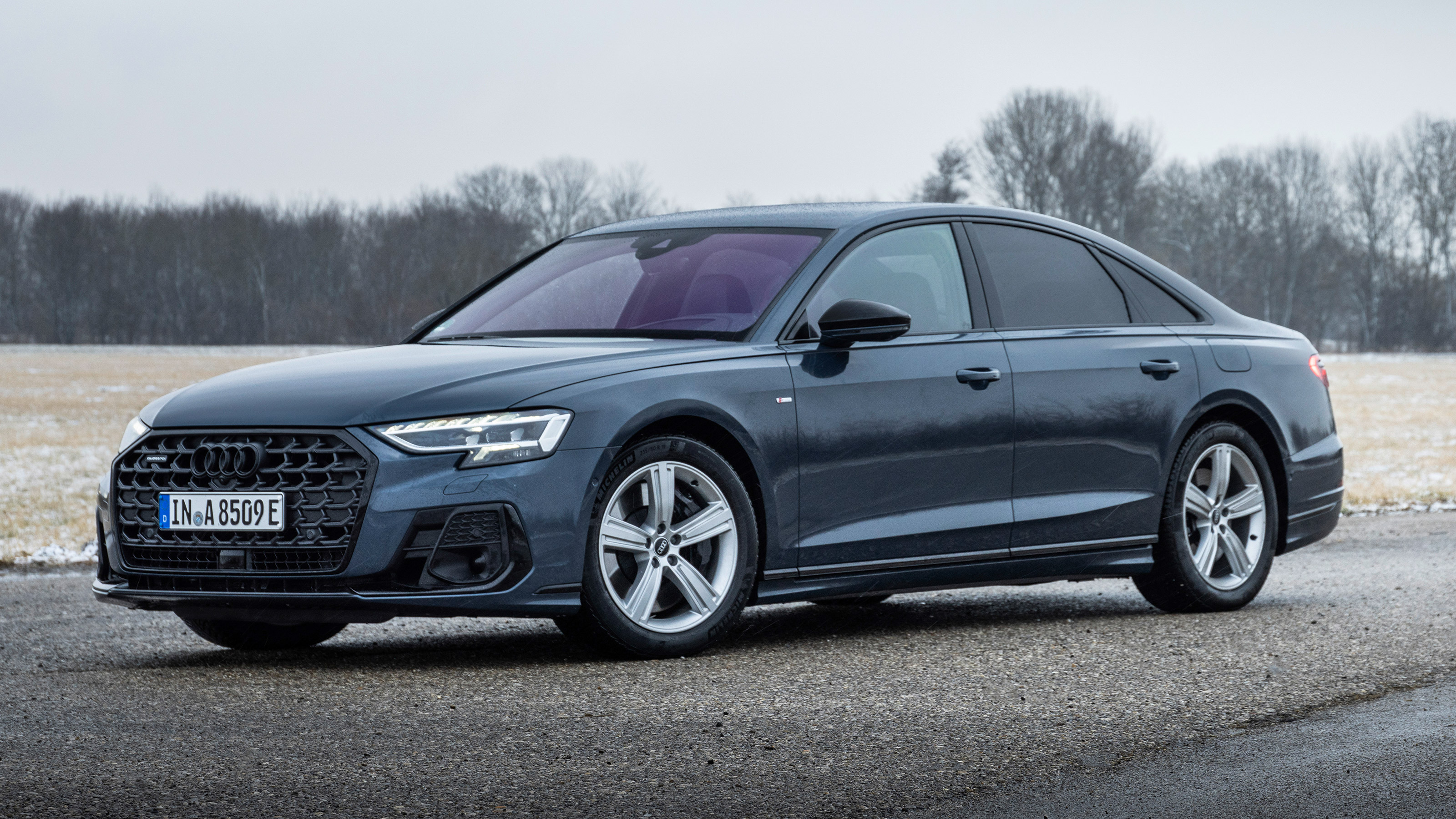 Audi A8 60 TFSI e - front static