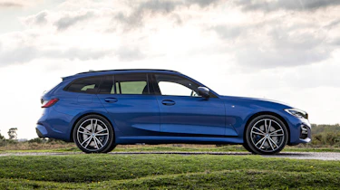 BMW 330e Touring - side