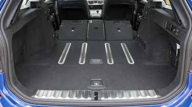 BMW 330e Touring - boot seats down