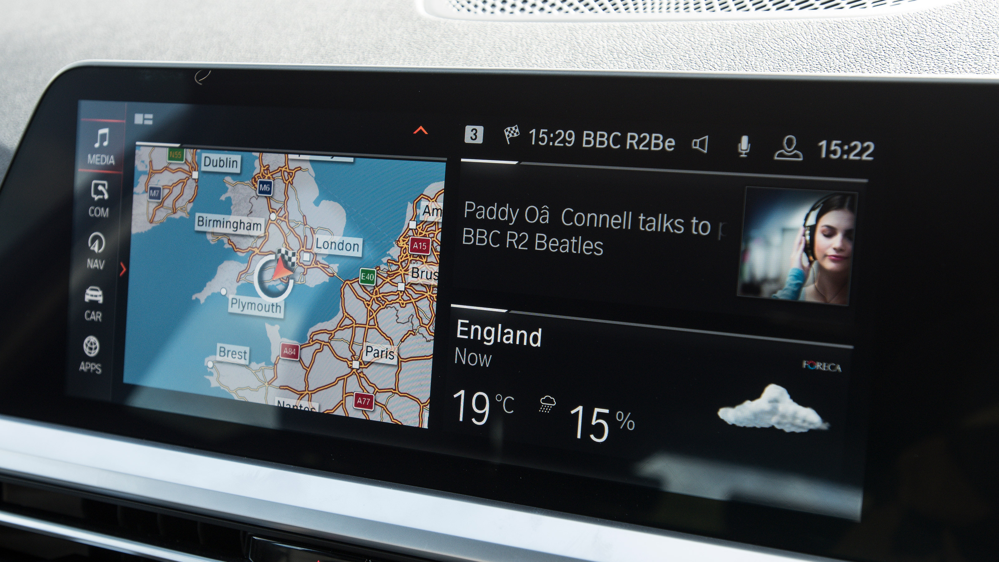BMW 330e Touring - infotainment