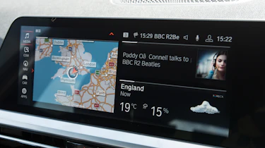 BMW 330e Touring - infotainment