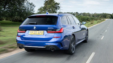 BMW 330e Touring - rear tracking