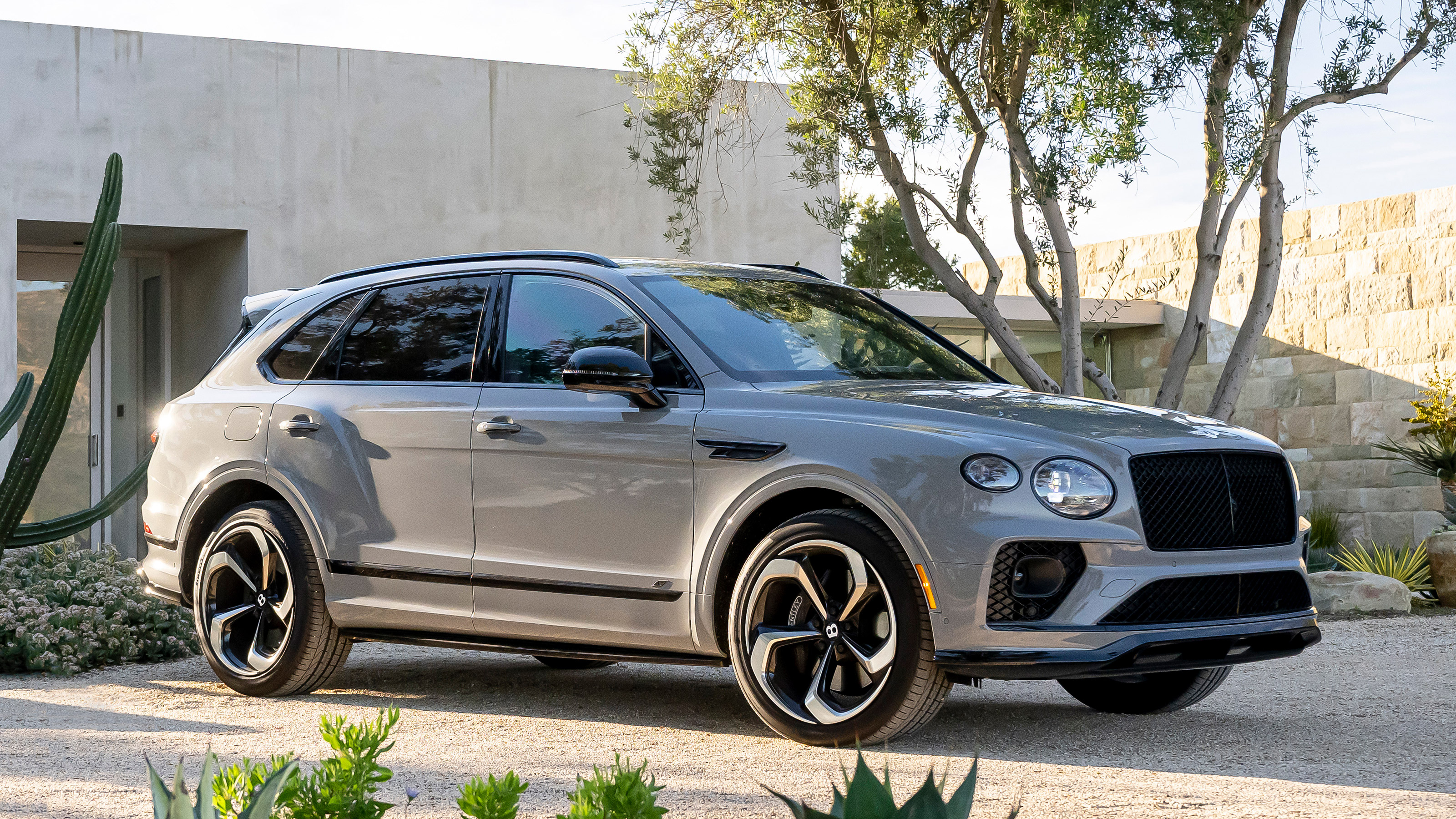 Bentley Bentayga V8 S - front static