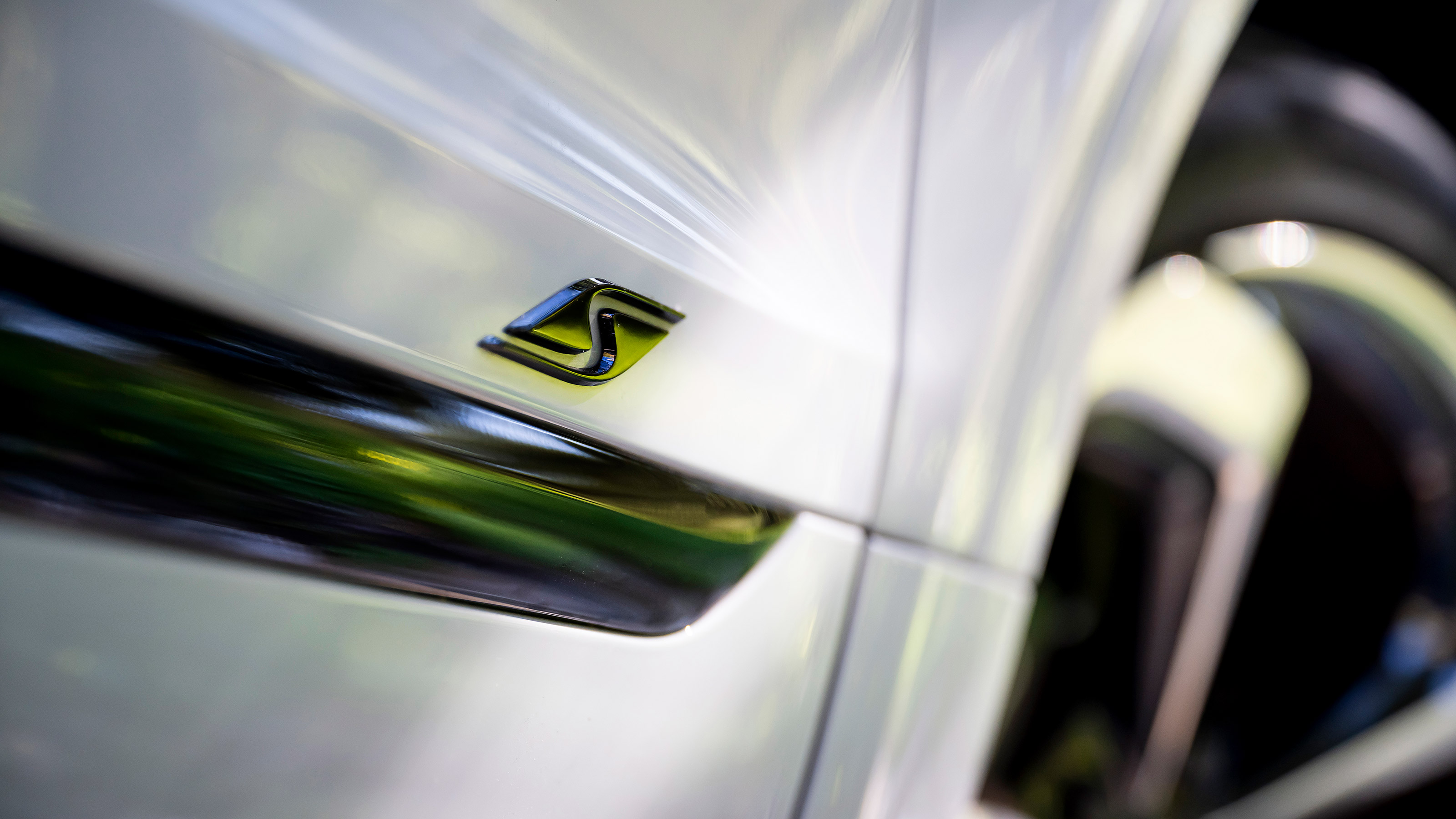 Bentley Bentayga V8 S - S badge