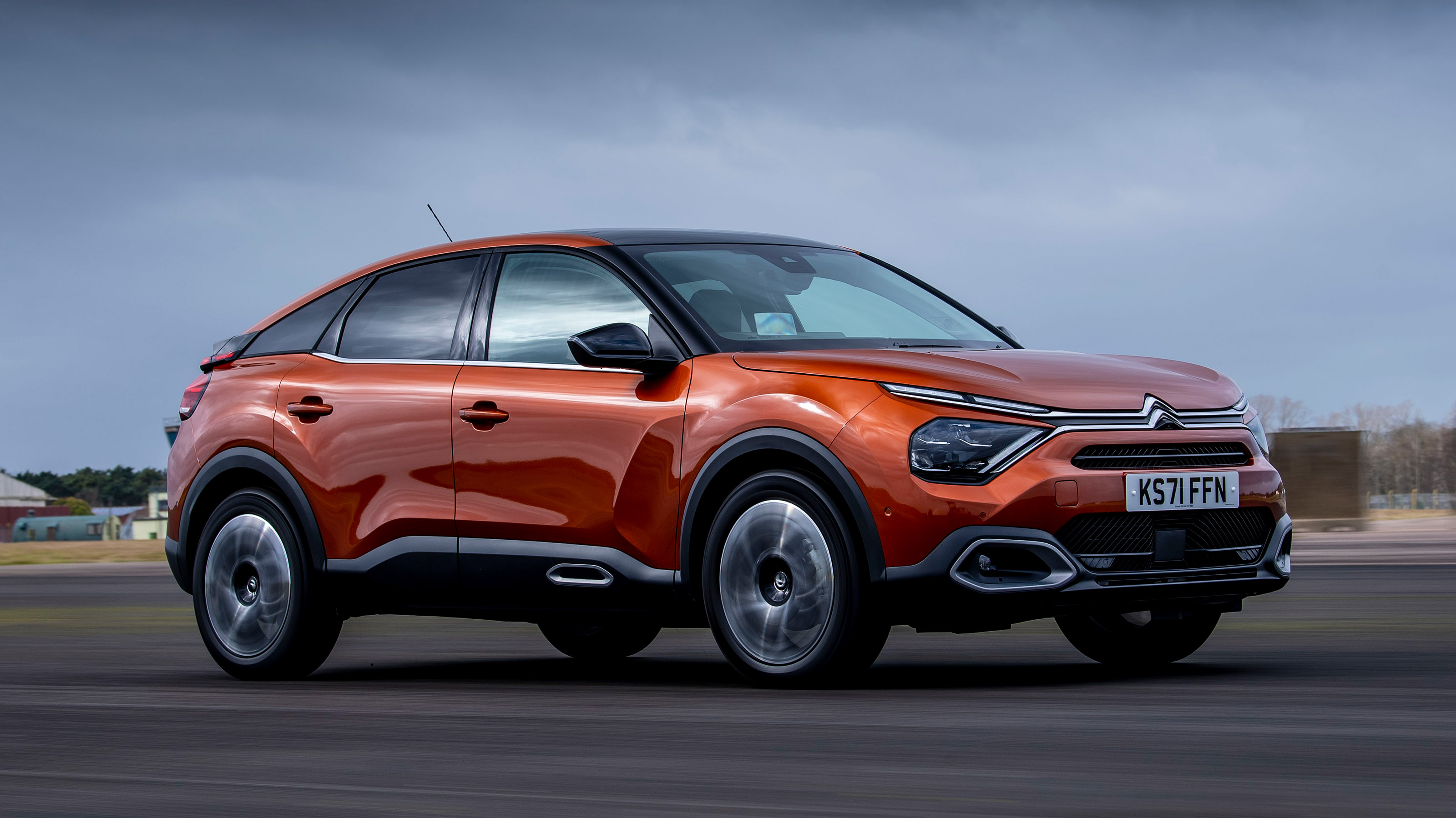 Citroen C4 PureTech 155 - front action
