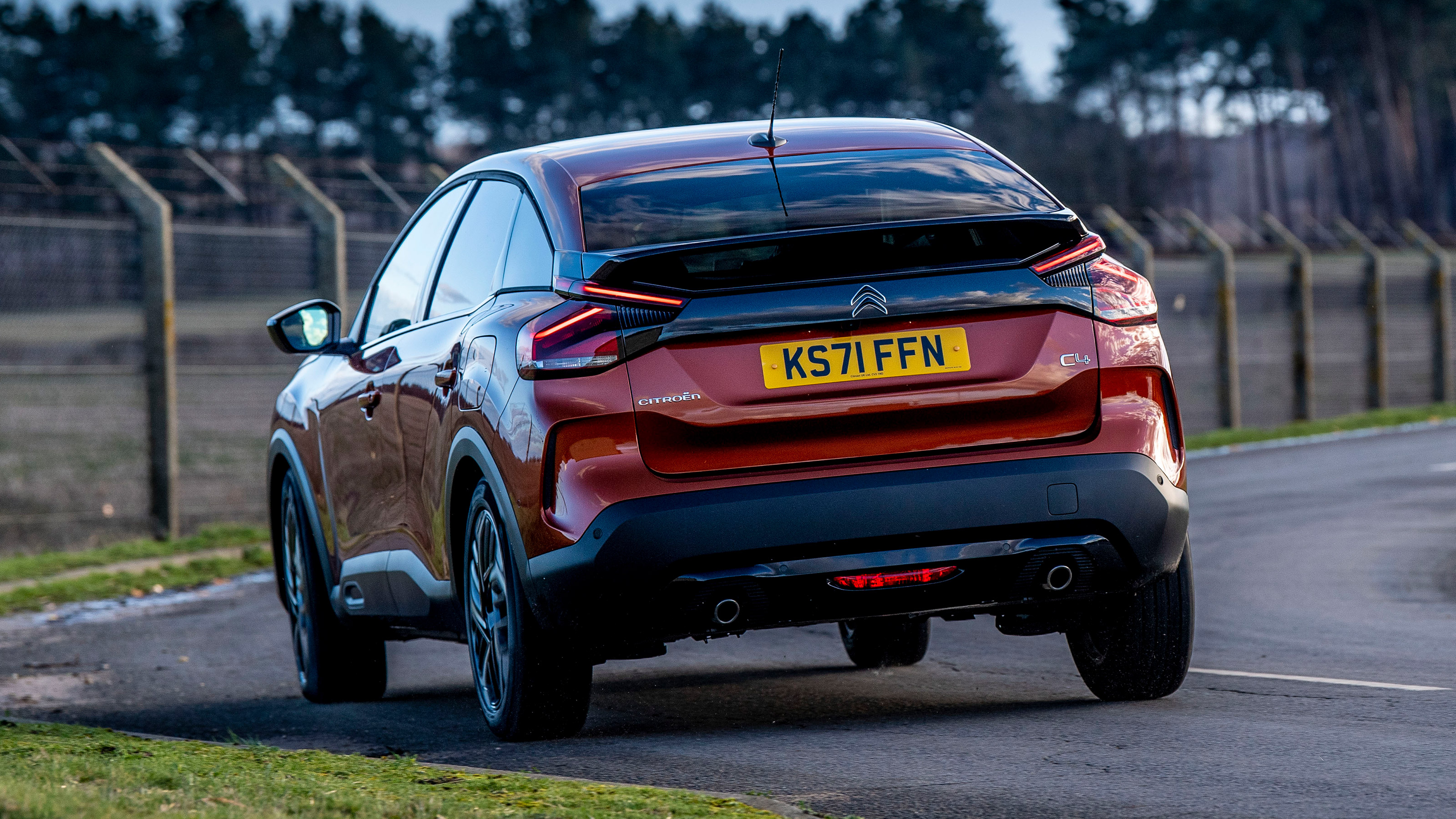 Citroen C4 PureTech 155 - rear cornering