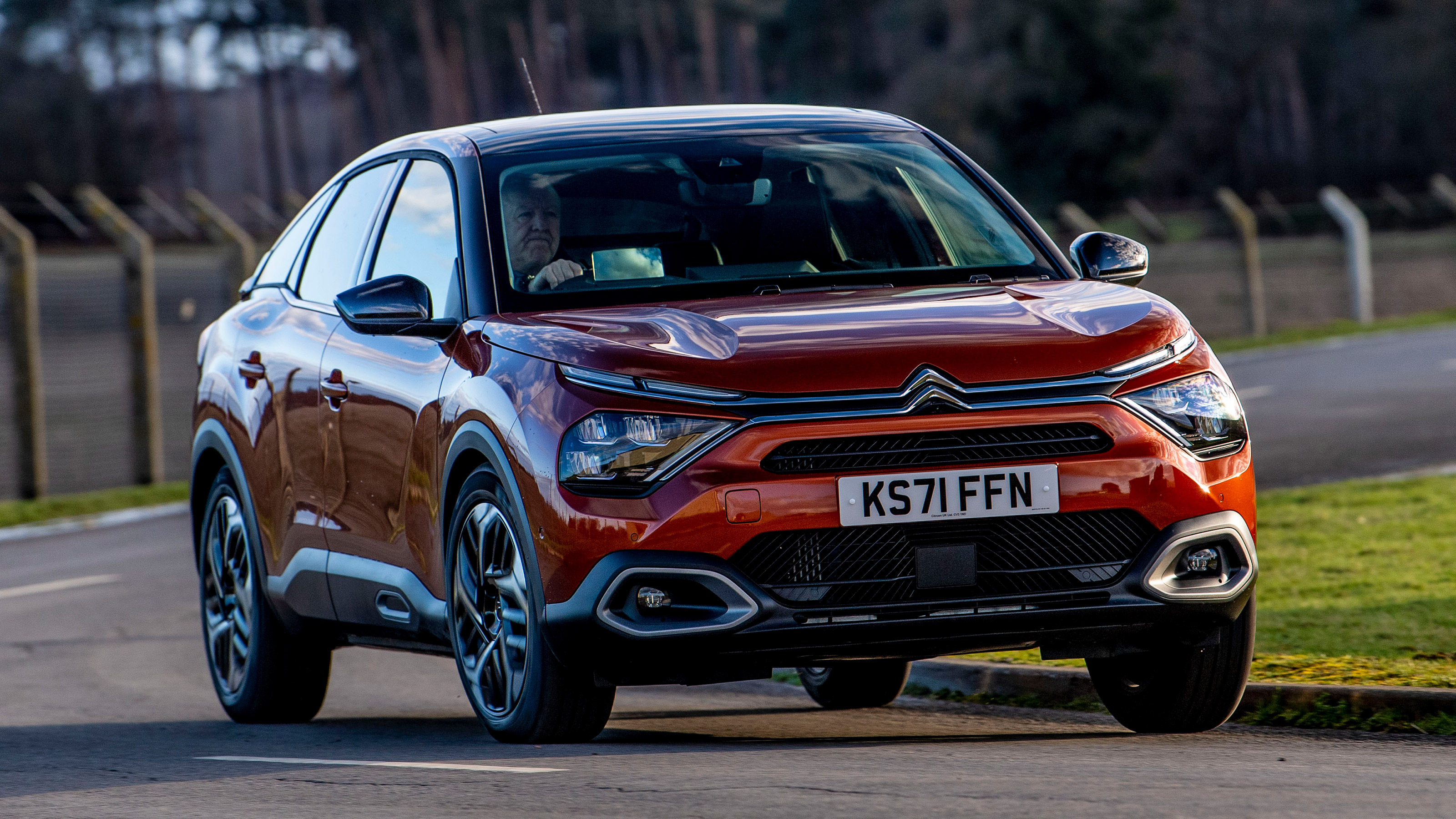 Citroen C4 PureTech 155 - front cornering