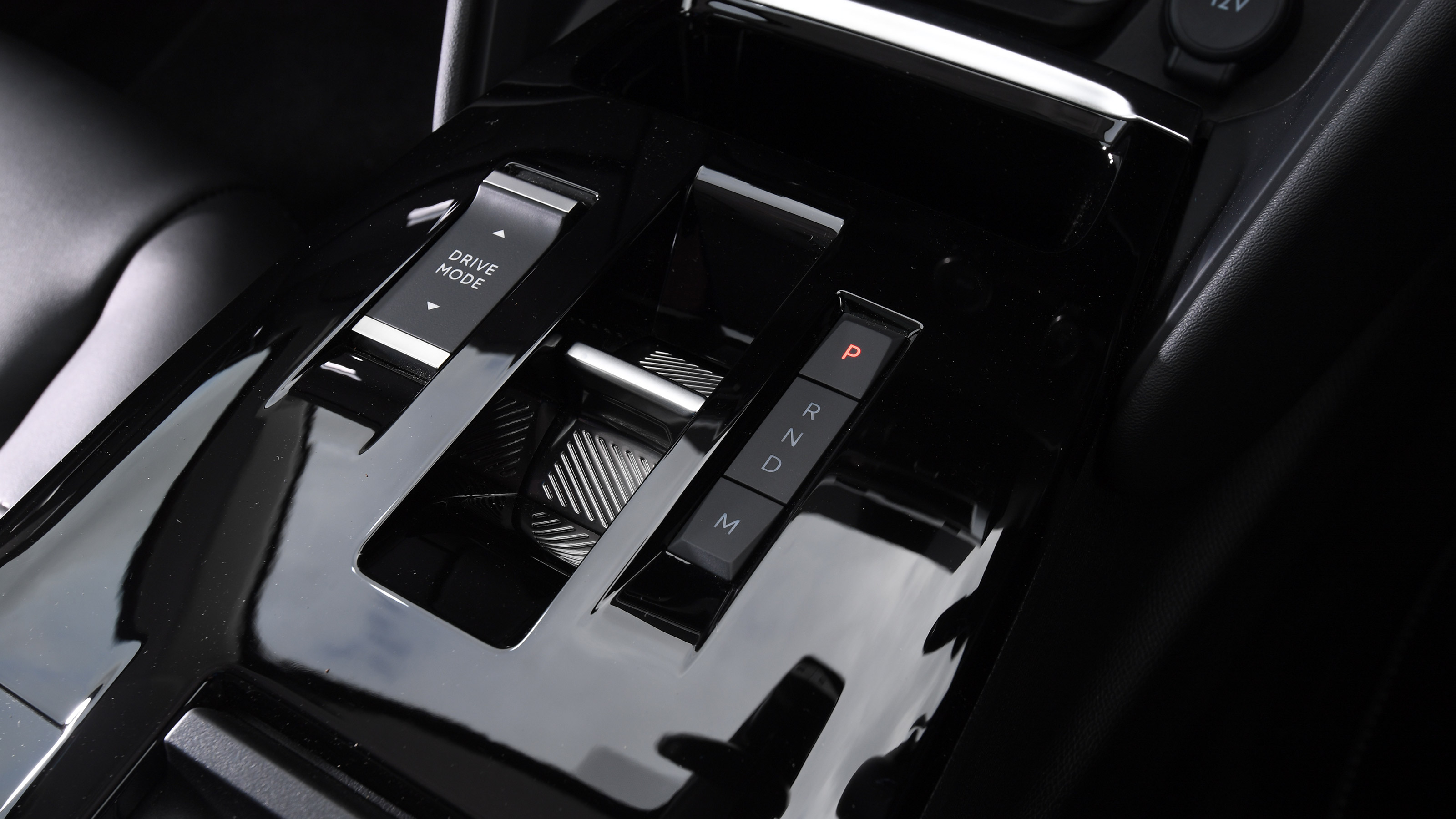 Citroen C4 PureTech 155 - centre console