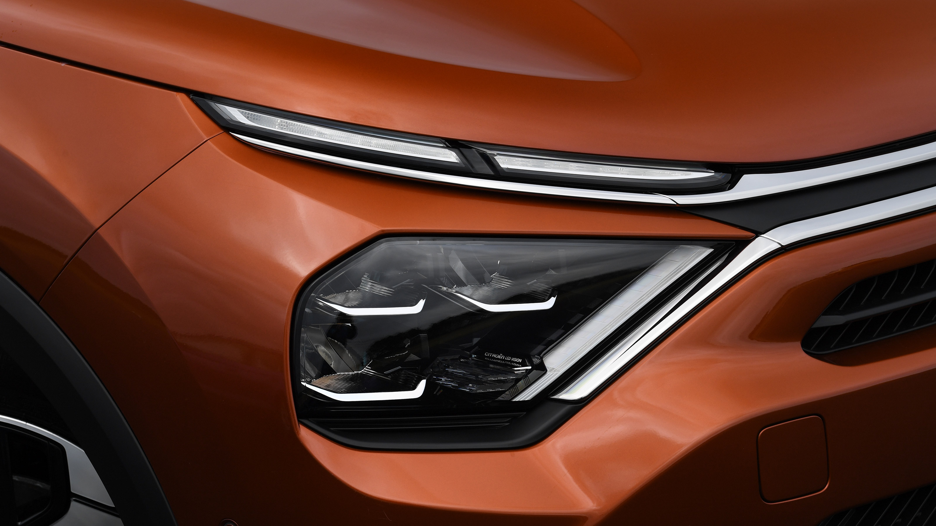 Citroen C4 PureTech 155 - front light