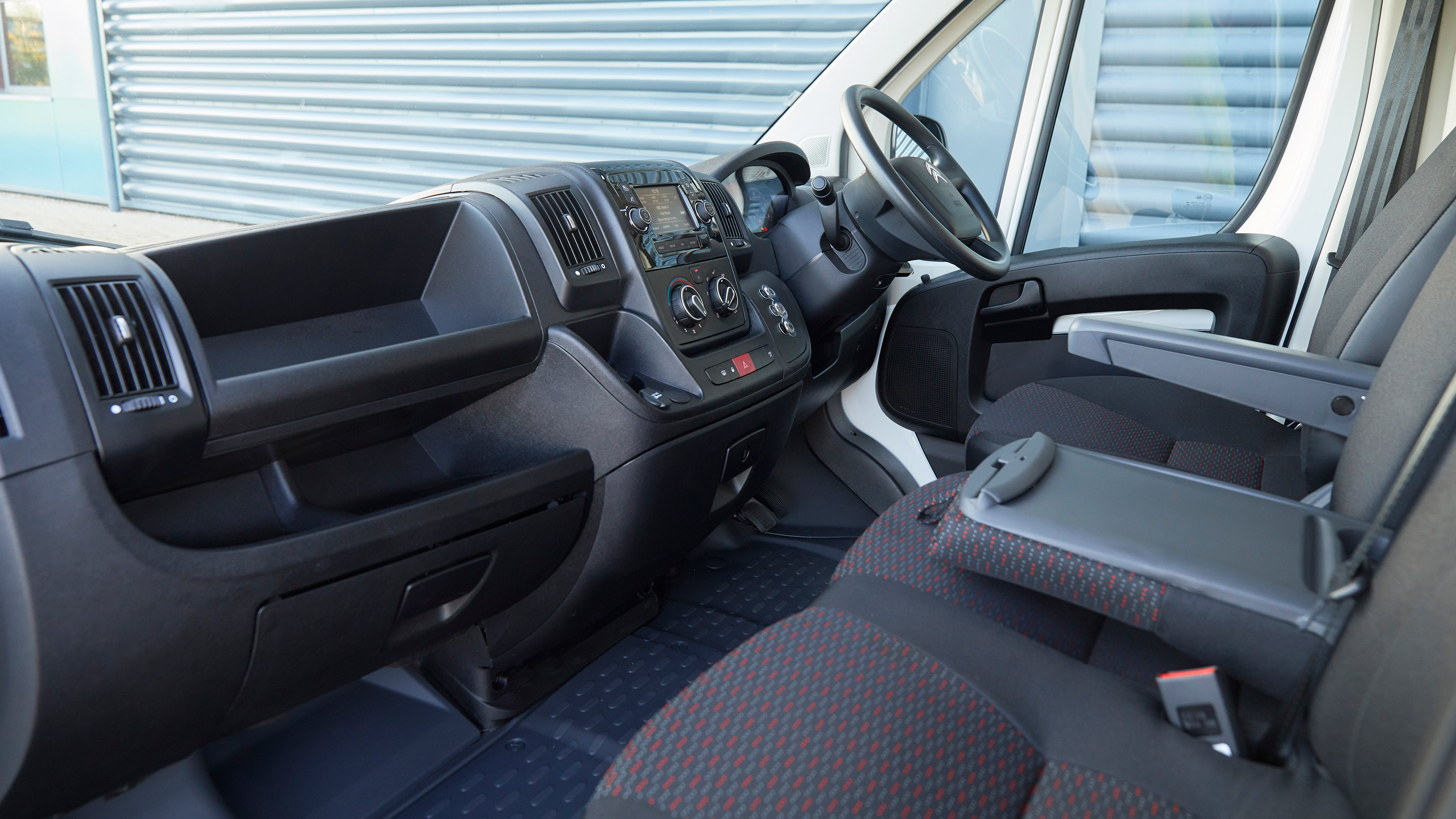 Citroen e-Relay - cabin