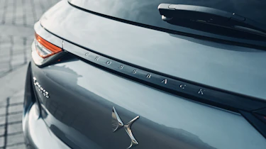 New DS 3 Crossback Louvre special edition unveiled - badge