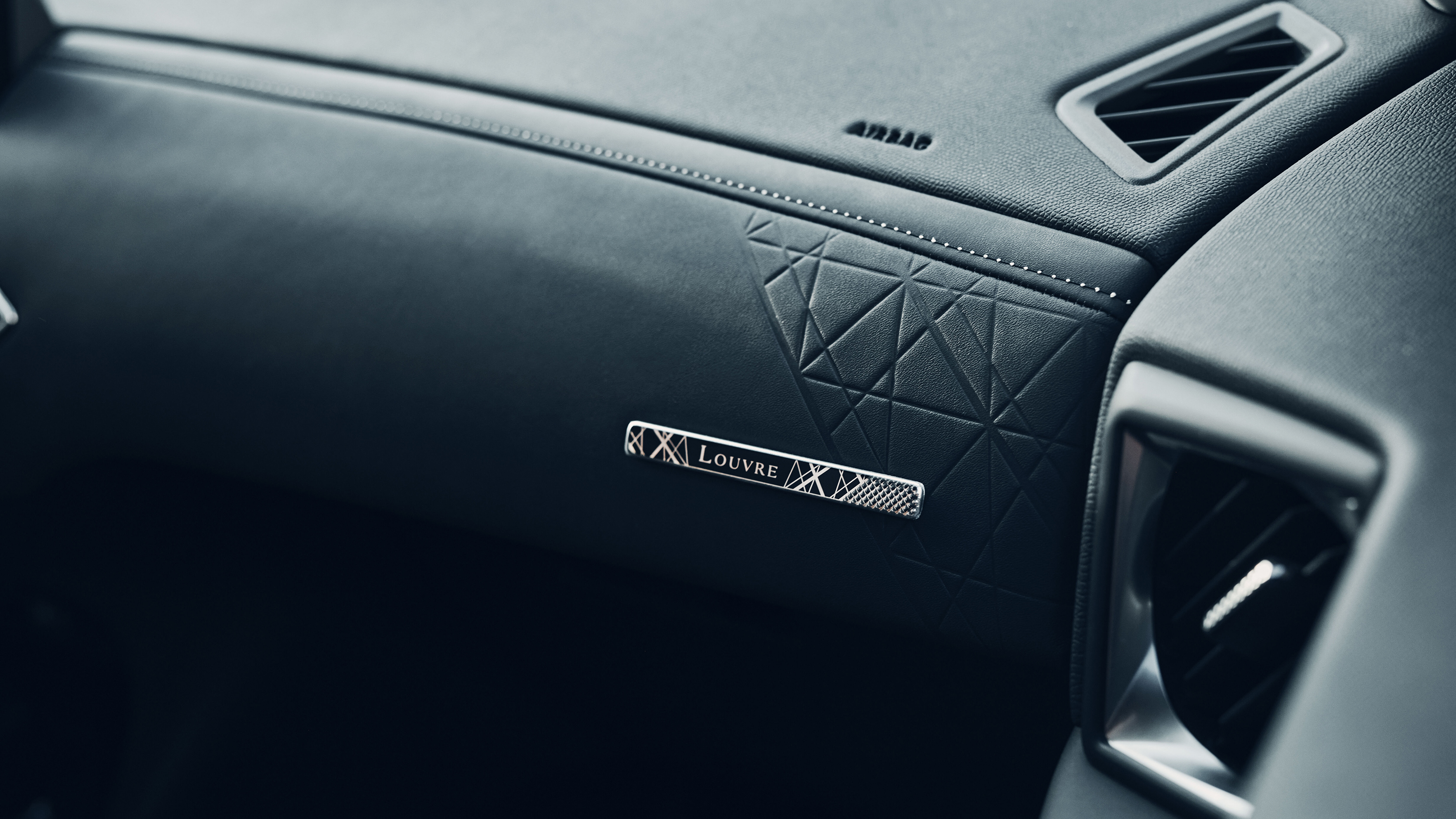 New DS 3 Crossback Louvre special edition unveiled - badge