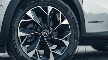 New DS 3 Crossback Louvre special edition unveiled - wheel