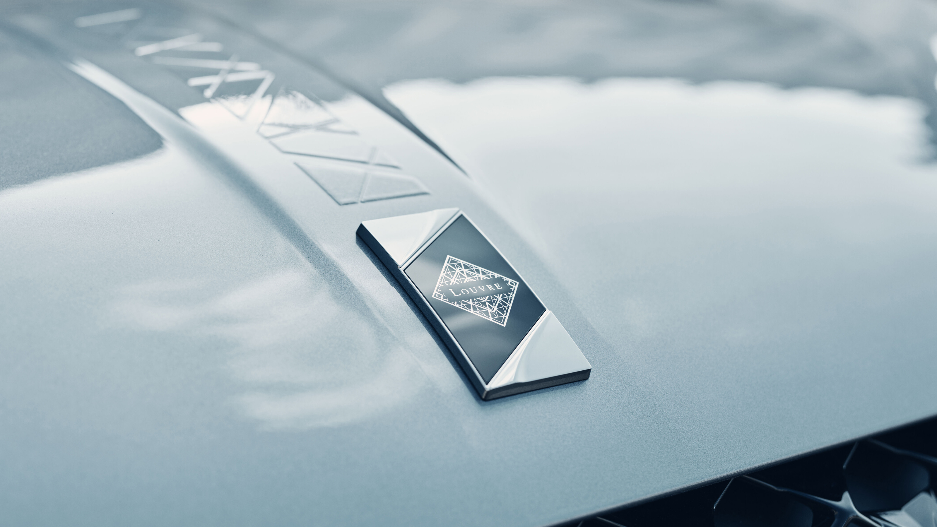 New DS 3 Crossback Louvre special edition unveiled - badge