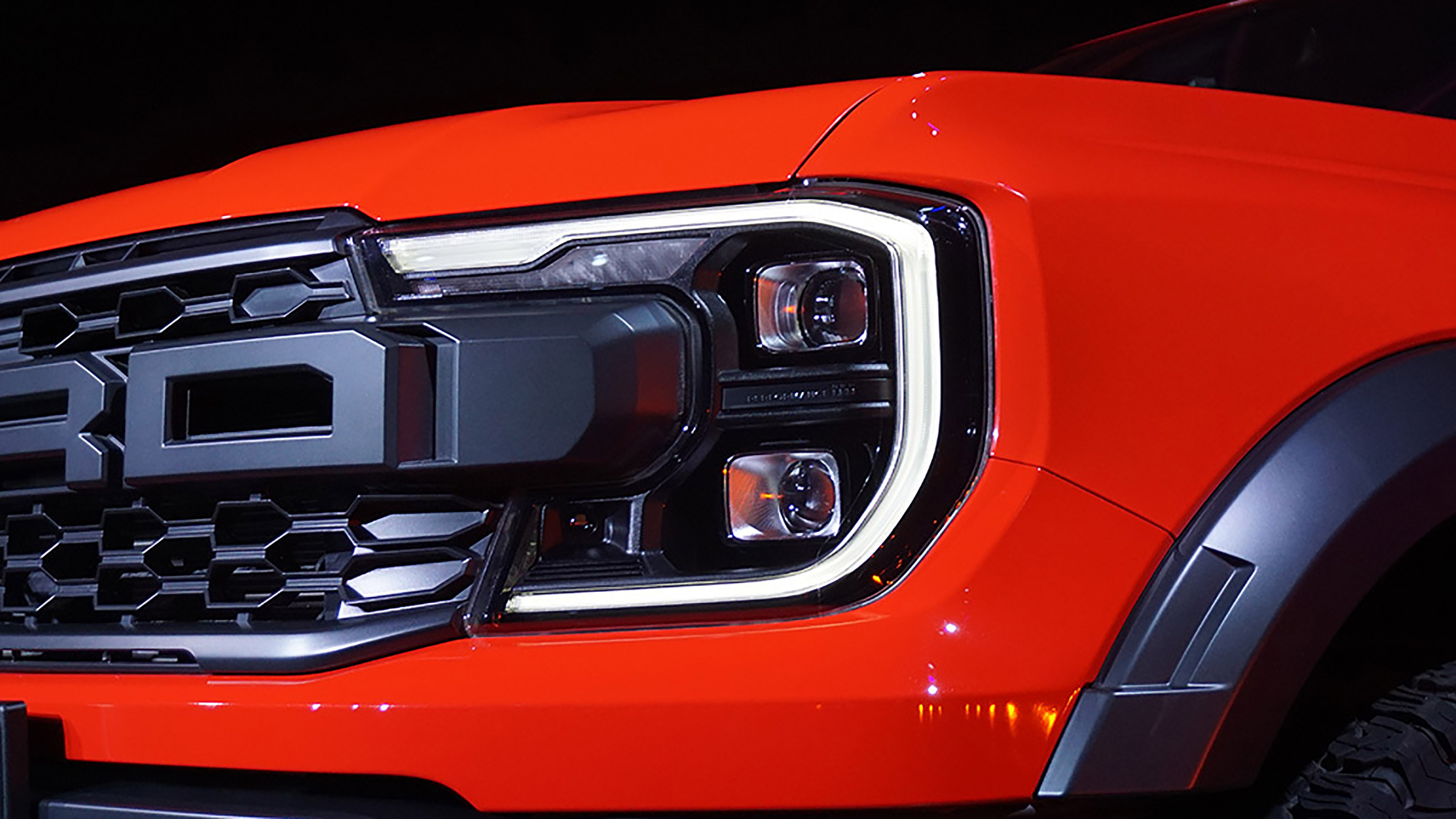 Ford Ranger Raptor - studio front light