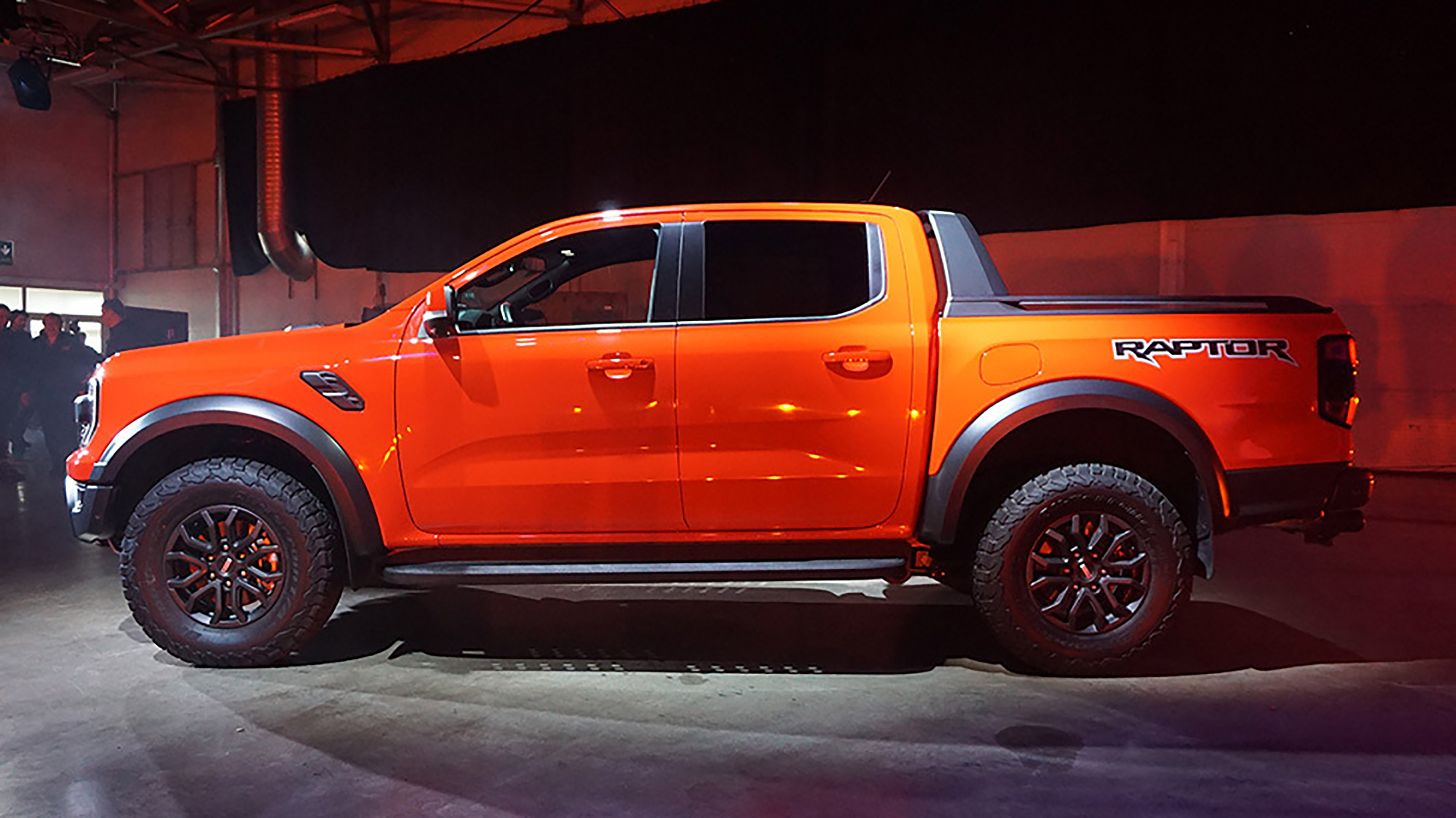 Ford Ranger Raptor - studio side
