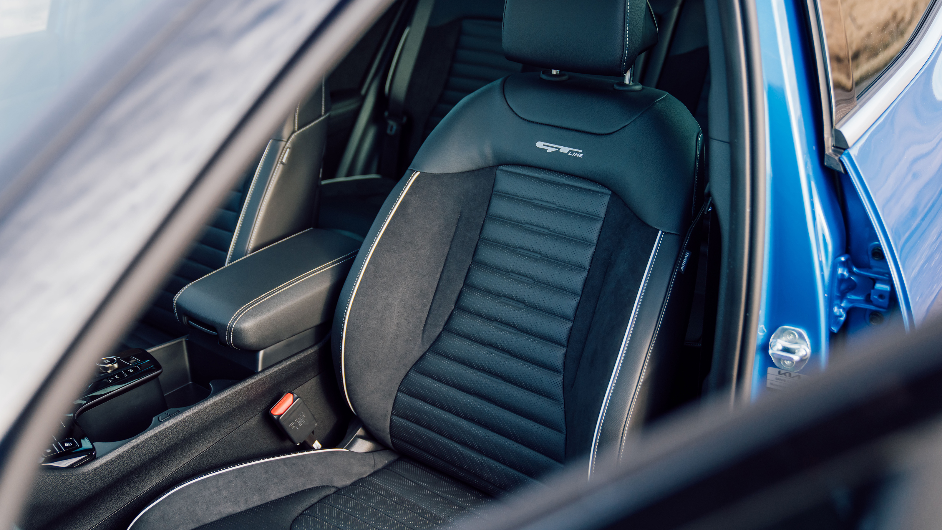 2022 Kia Sportage - front seats