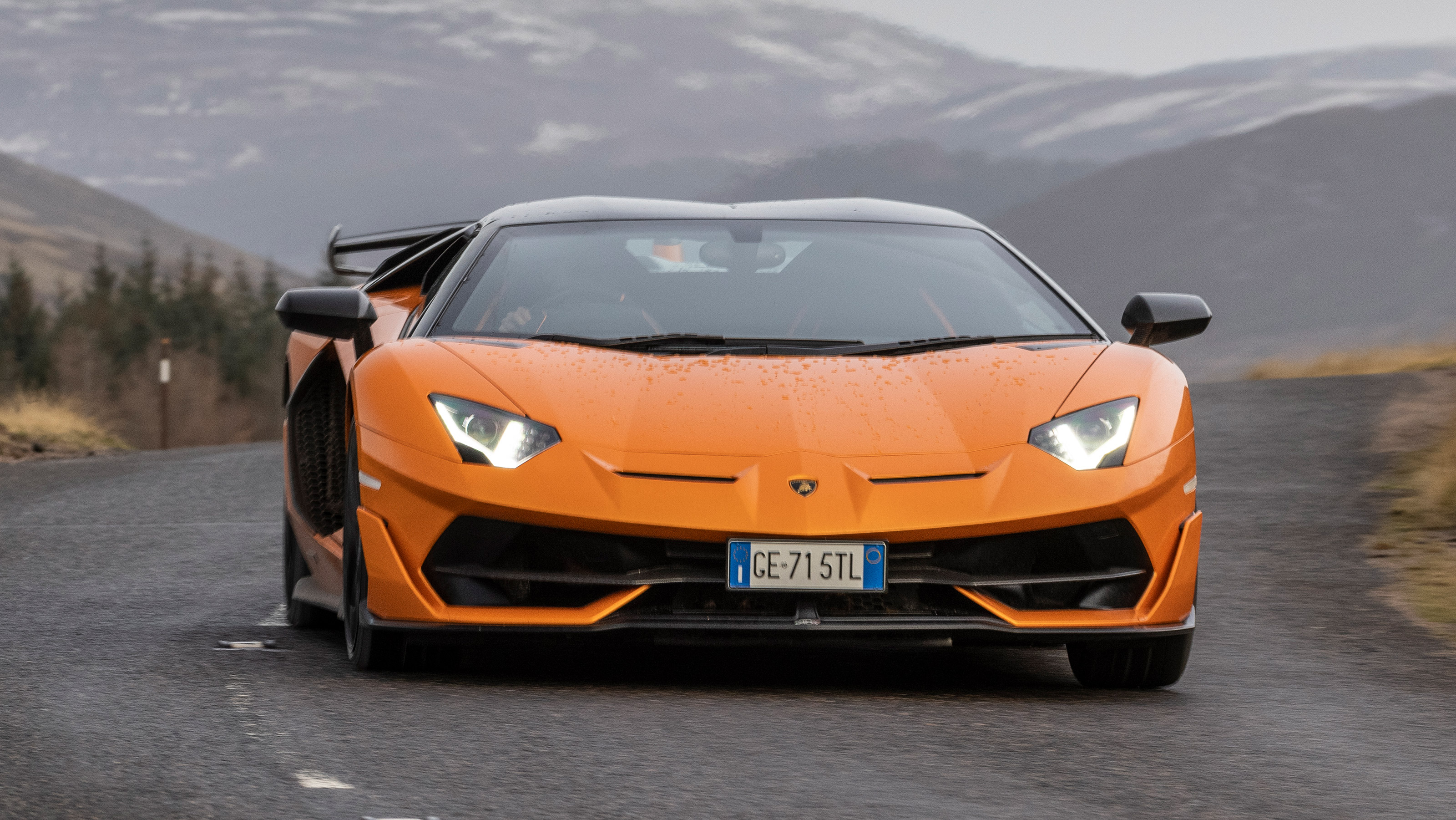 Lamborghini Aventador SVJ - front action