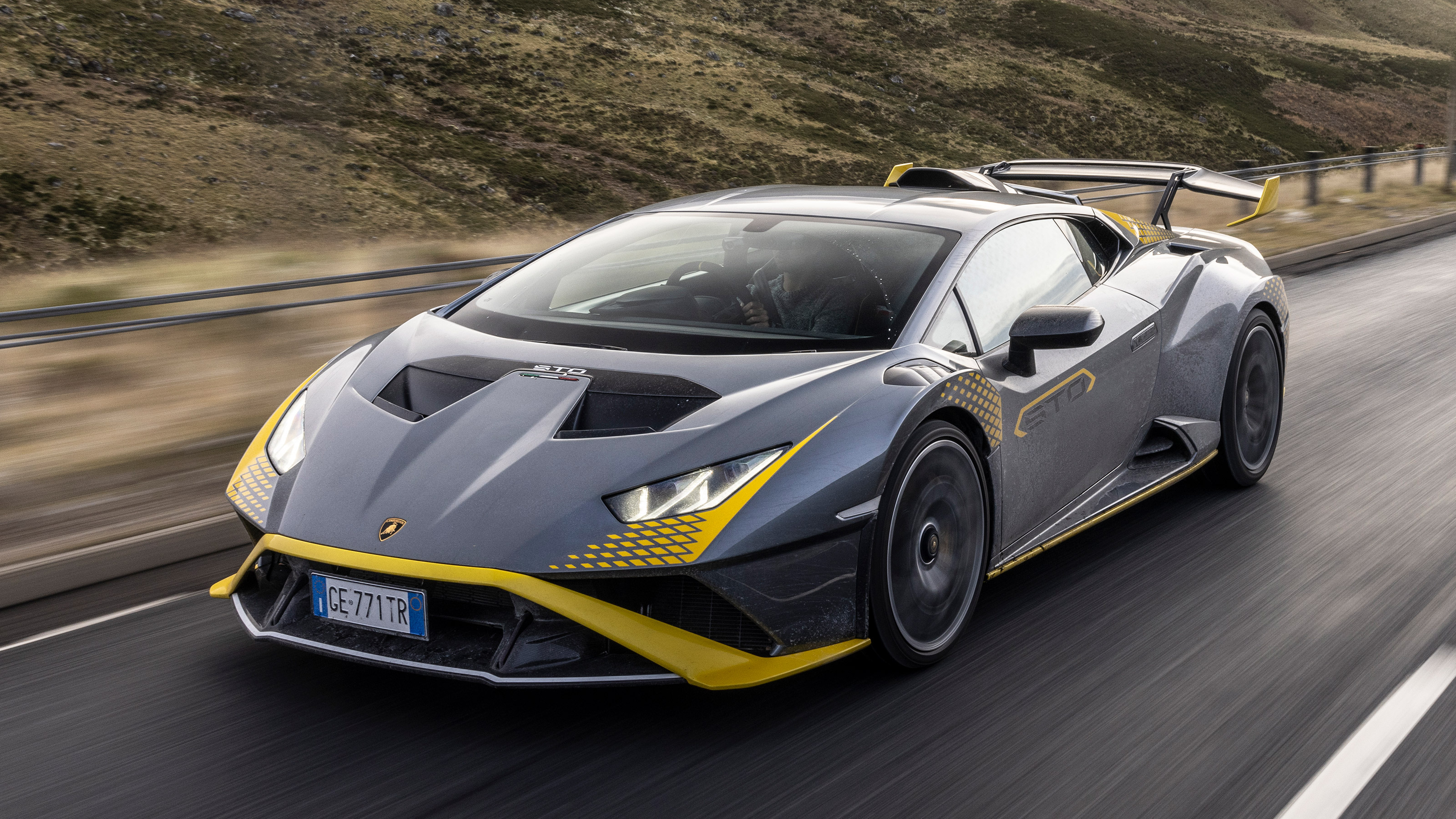 Lamborghini Huracan STO - front