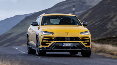 Lamborghini Urus - front action