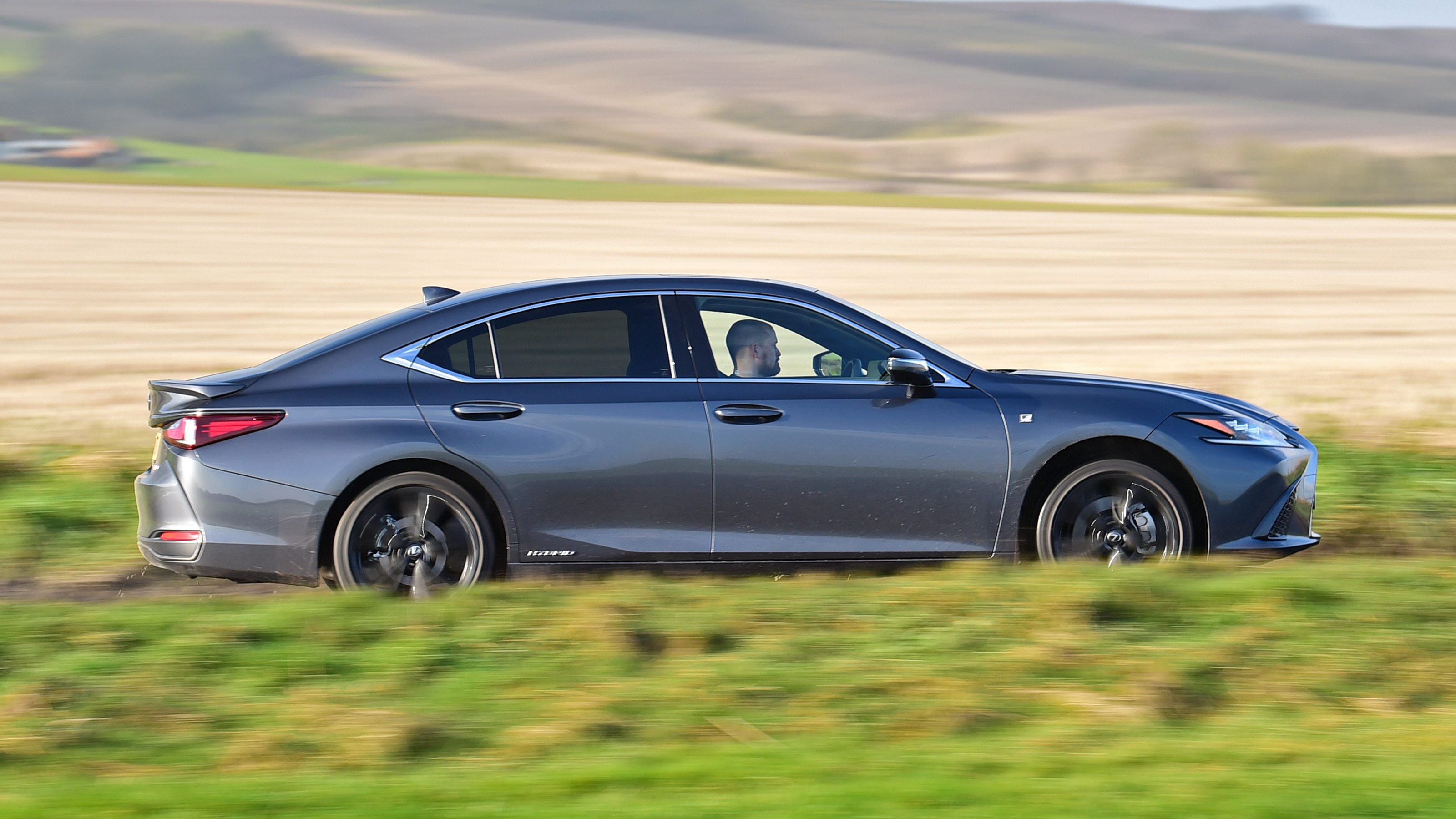 Lexus ES 300h - side