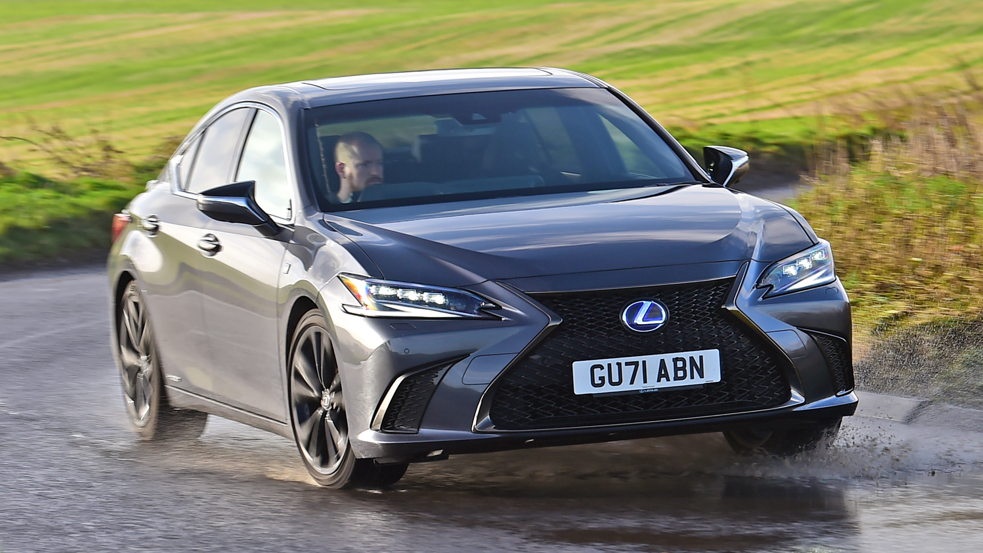 Lexus ES 300h - front action