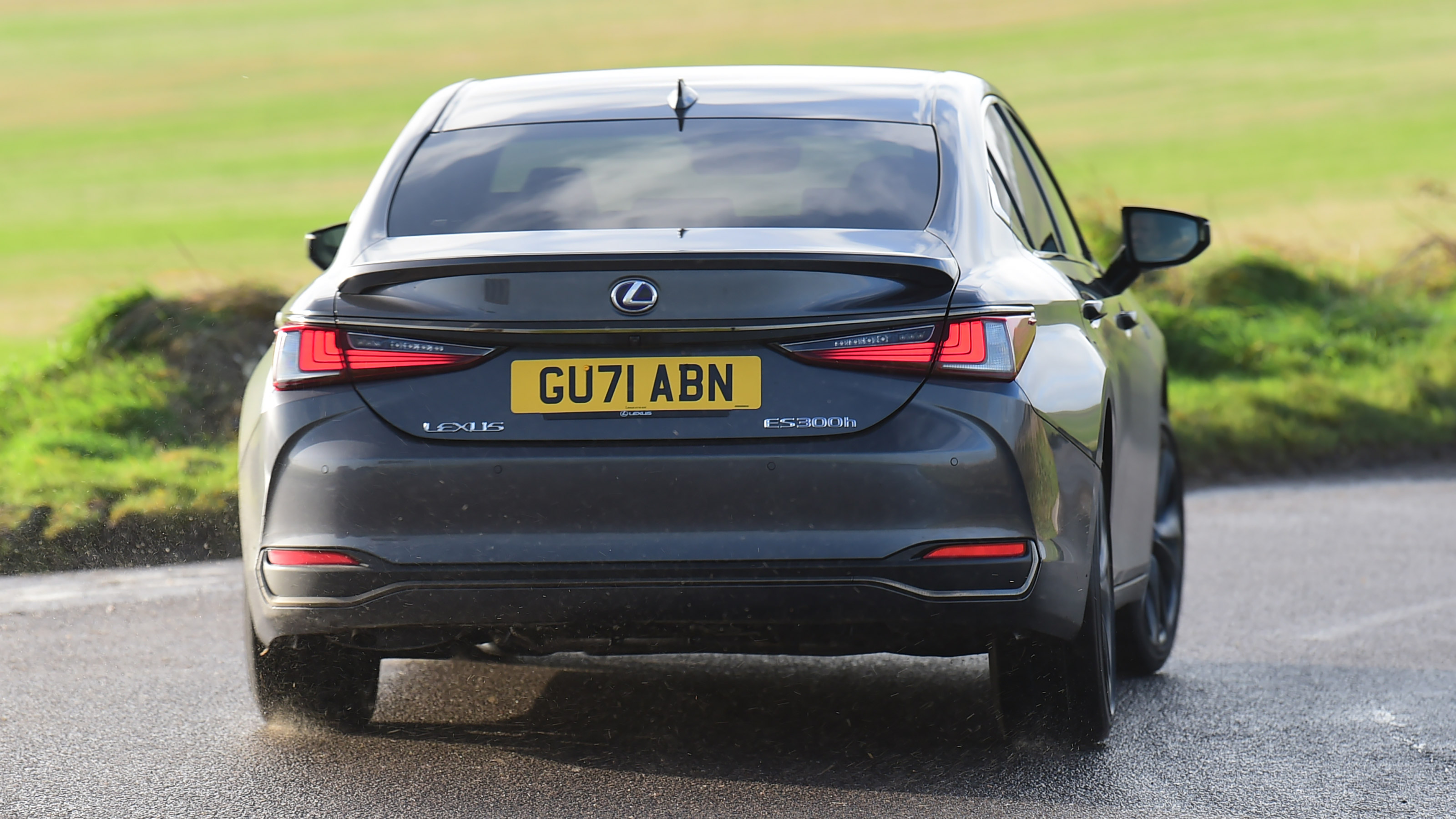 Lexus ES 300h - rear cornering