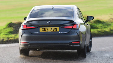 Lexus ES 300h - rear cornering