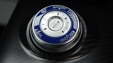 Maserati MC20 - control