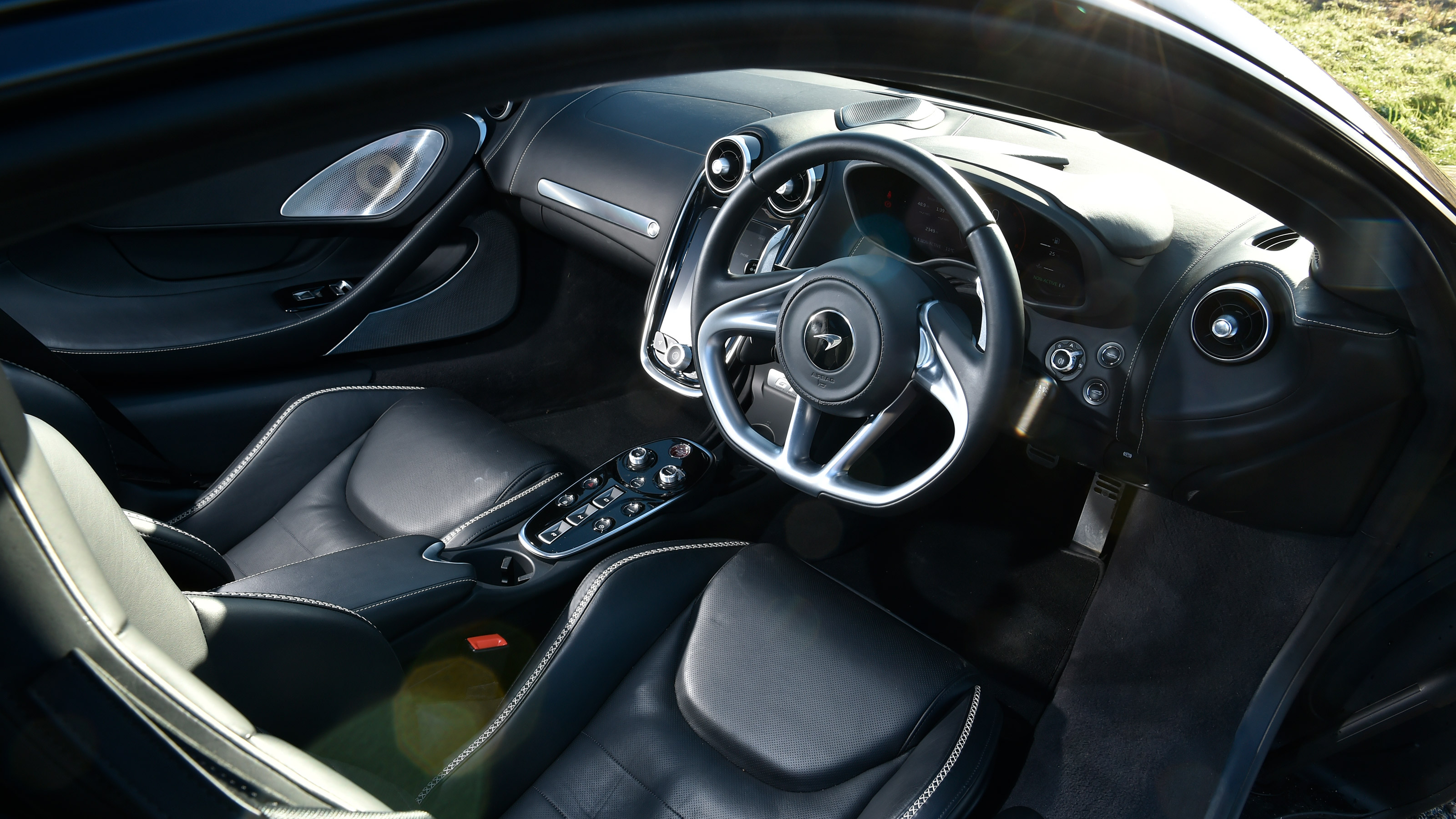 McLaren GT - dash