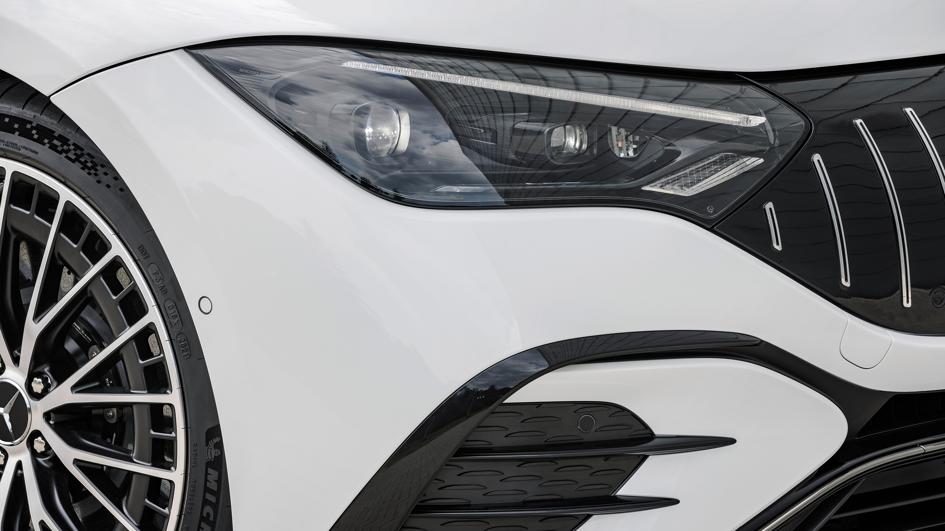 Mercedes-AMG EQE 53 - front light