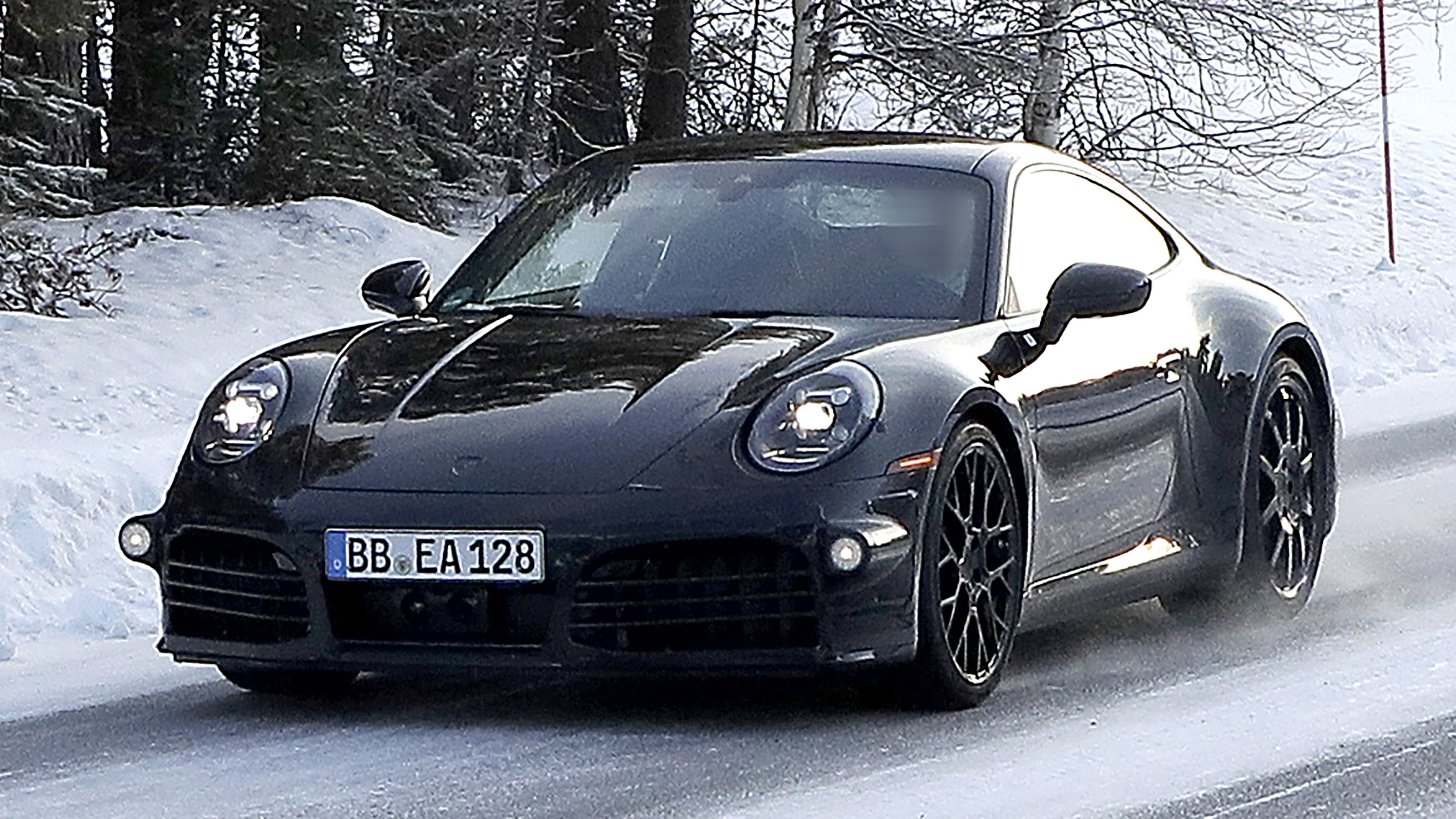 Porsche 911 facelift - spyshot 1