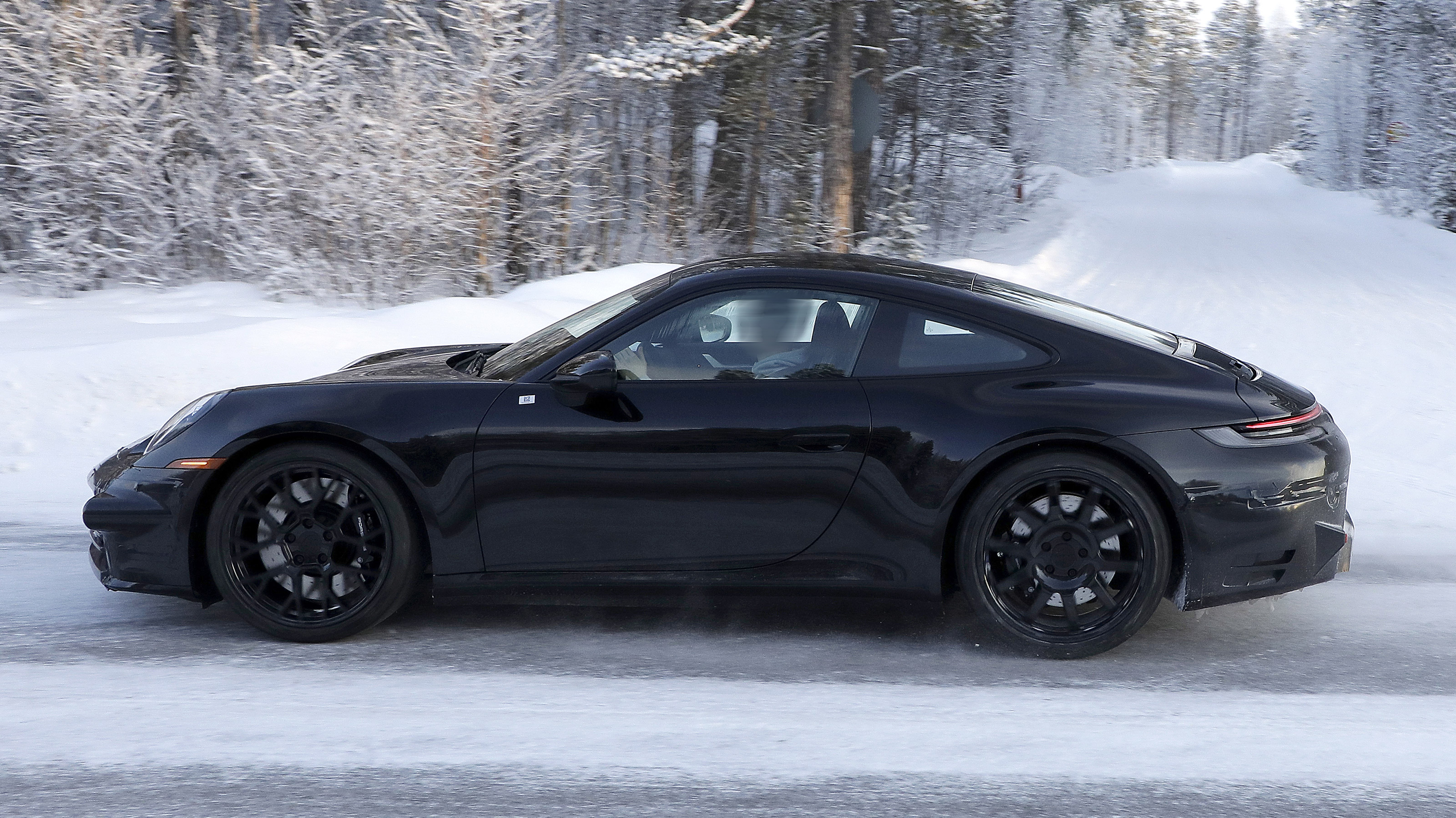 Porsche 911 facelift - spyshot 3