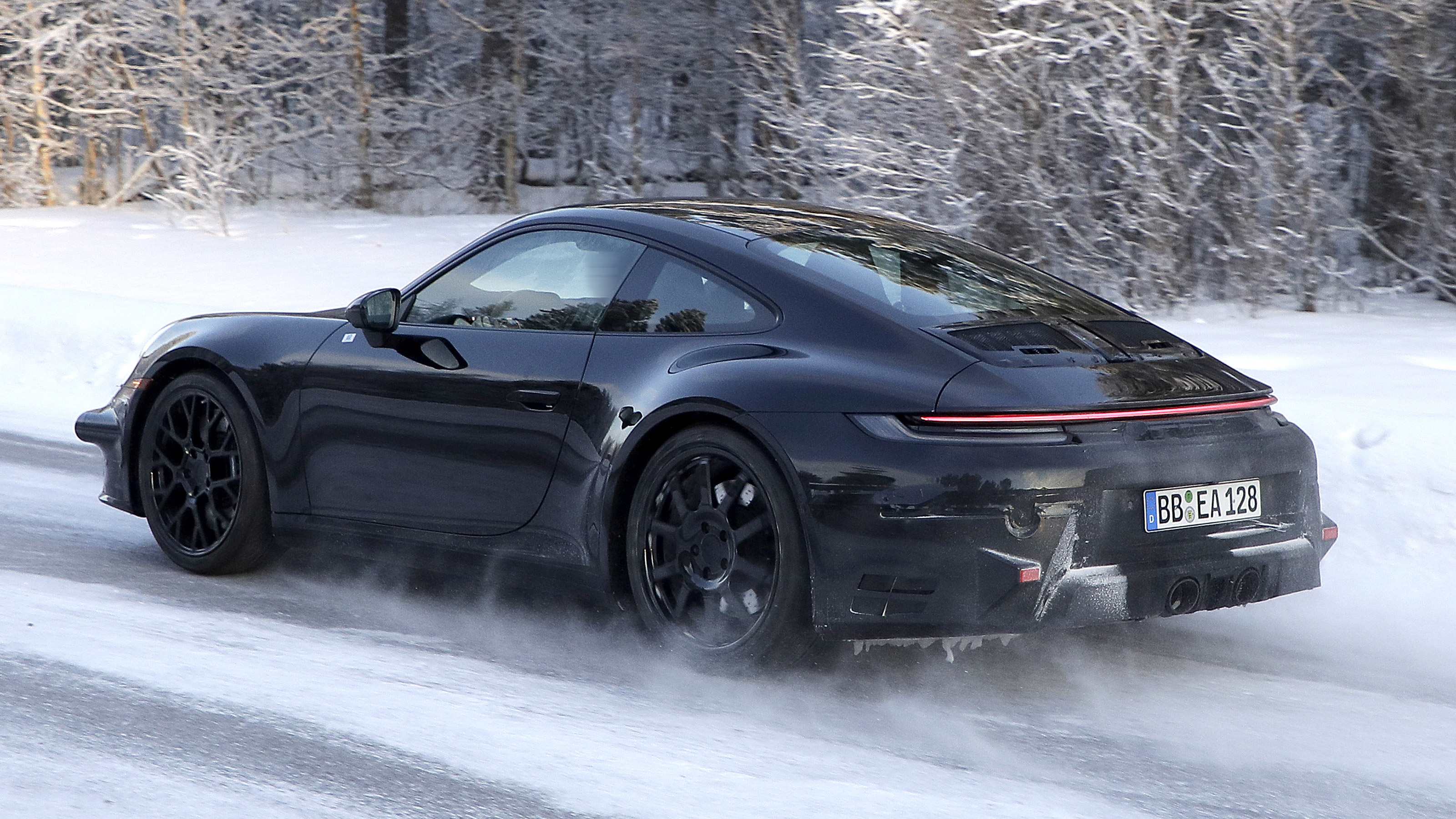 Porsche 911 facelift - spyshot 4