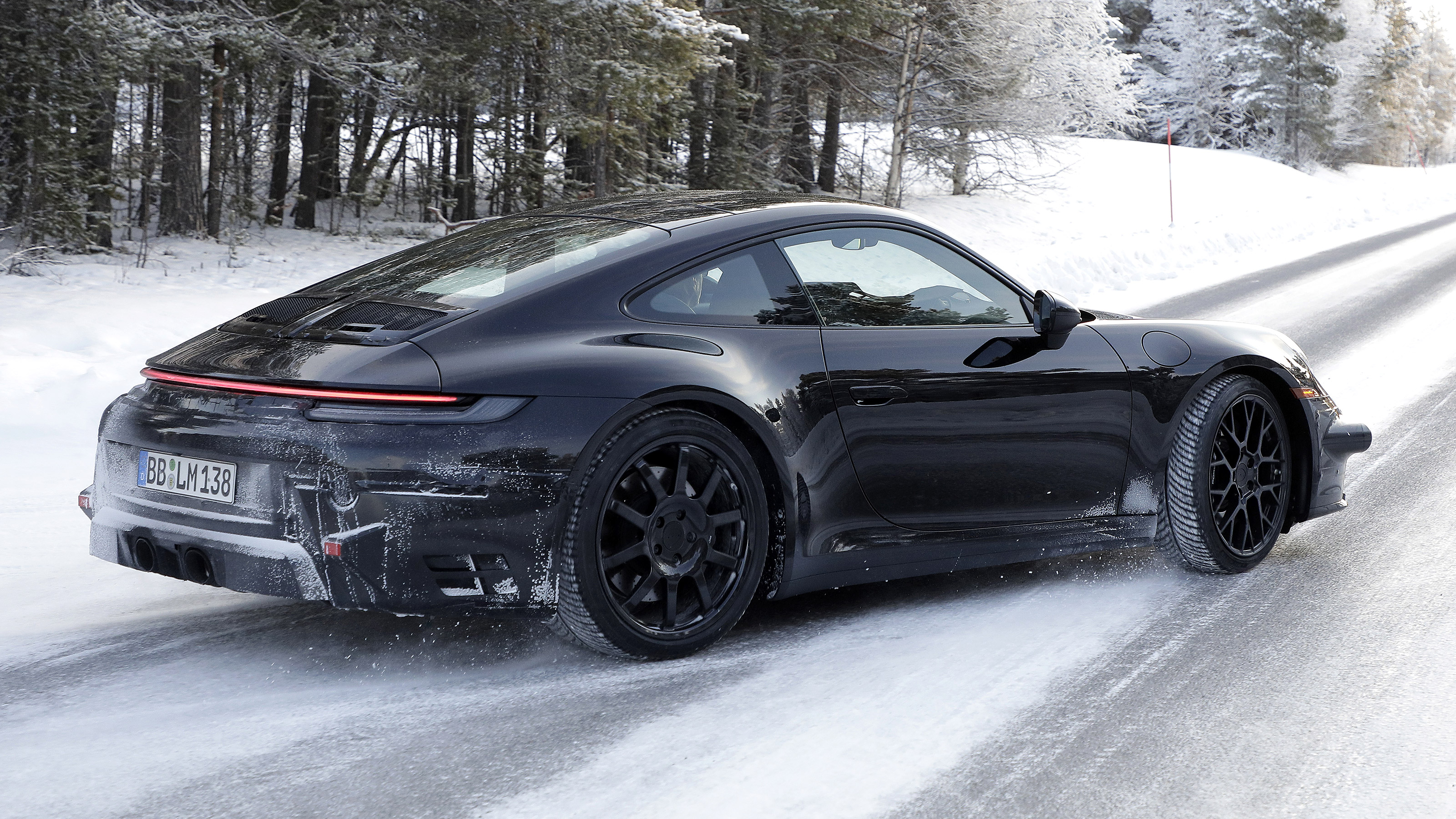 Porsche 911 facelift - spyshot 12
