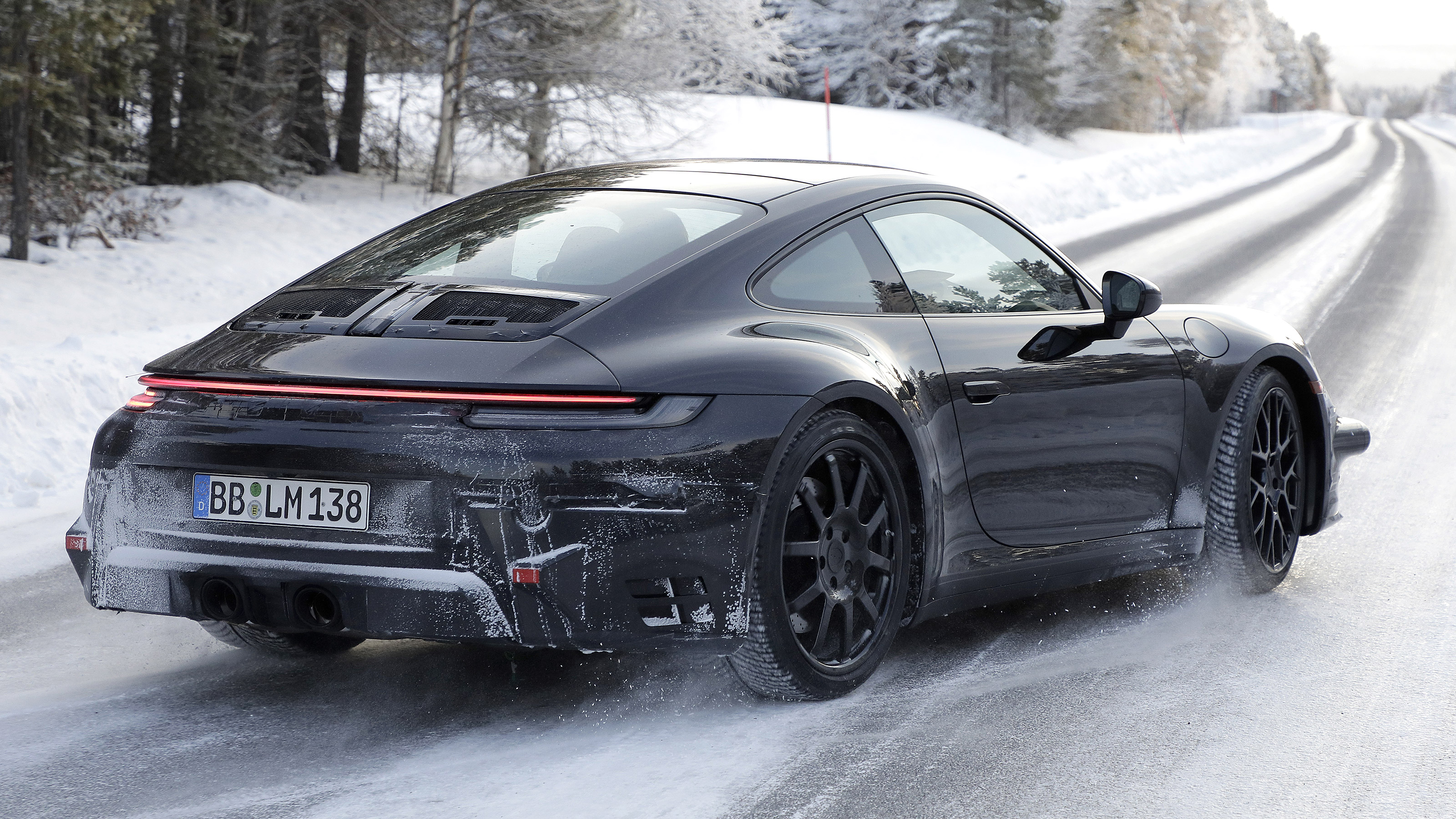 Porsche 911 facelift - spyshot 11