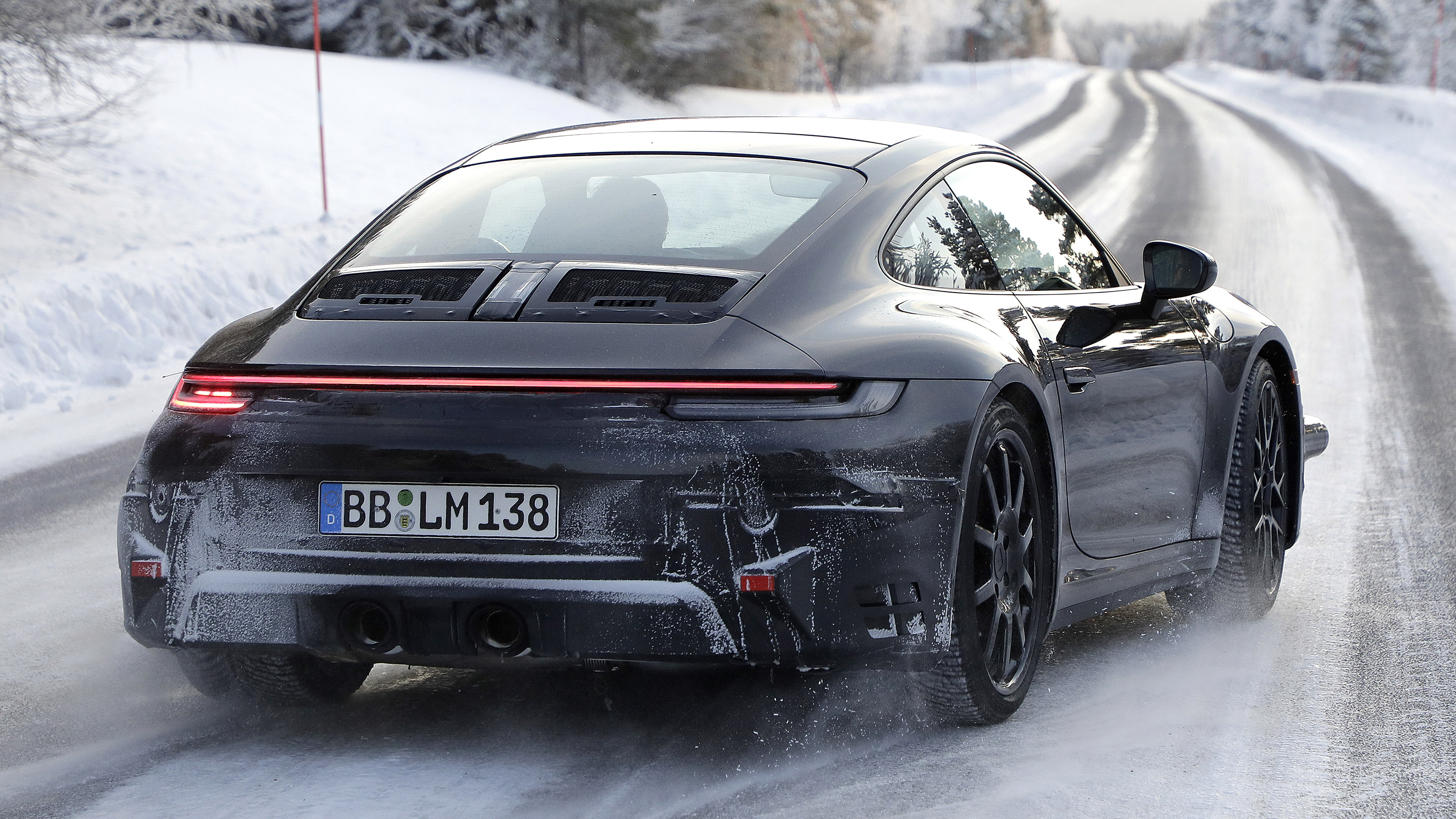 Porsche 911 facelift - spyshot 13